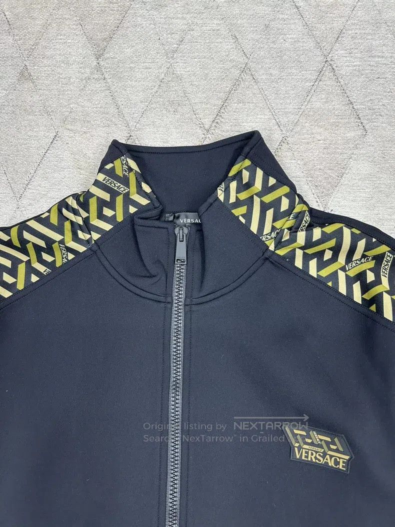 Versace Versace Baroque sports zip jacket Size US XL / EU 56 / 4 - 4 Thumbnail