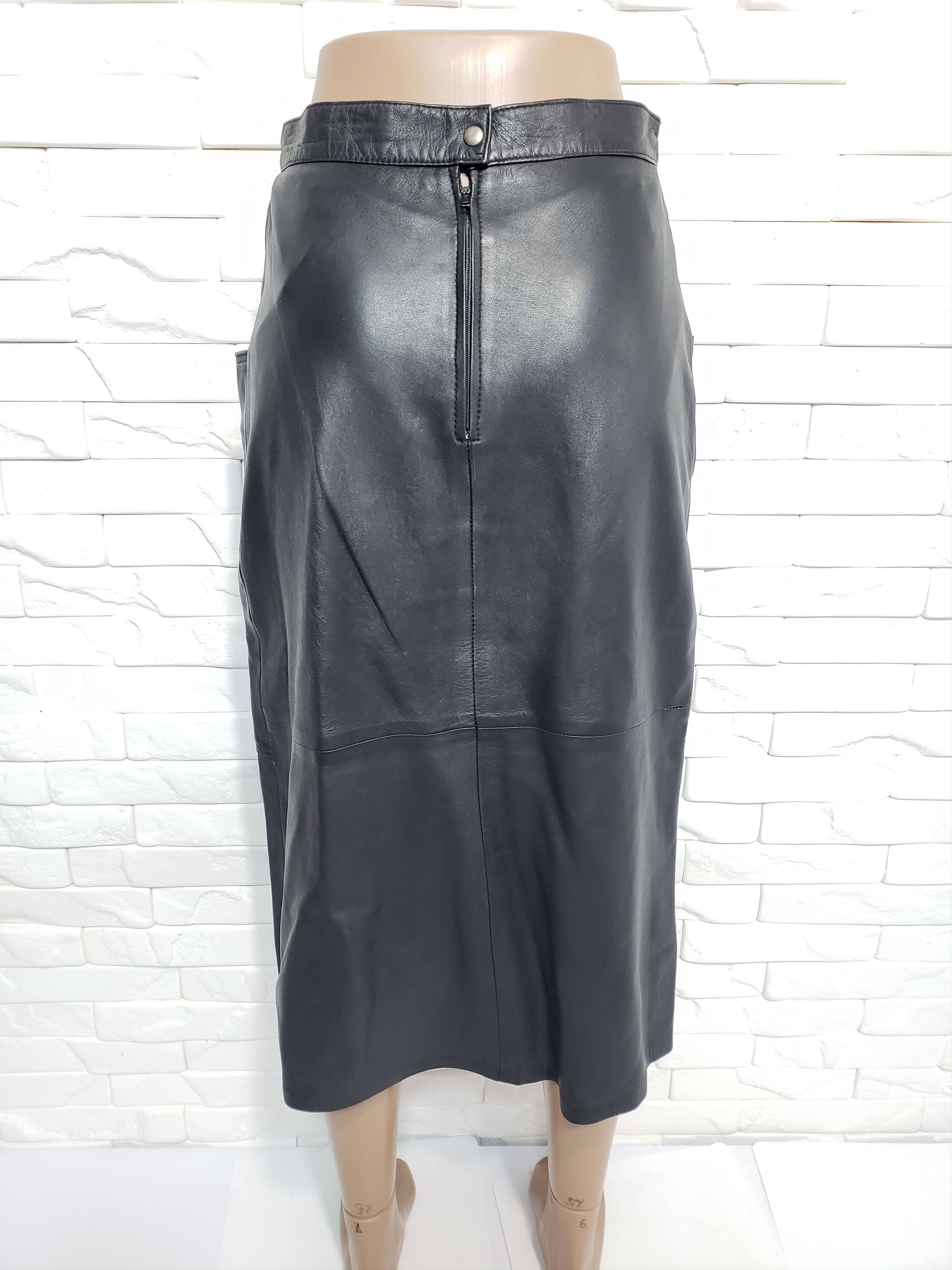 Genuine Leather Black leather skirt. Size 27" / US 4 / IT 40 - 4 Thumbnail
