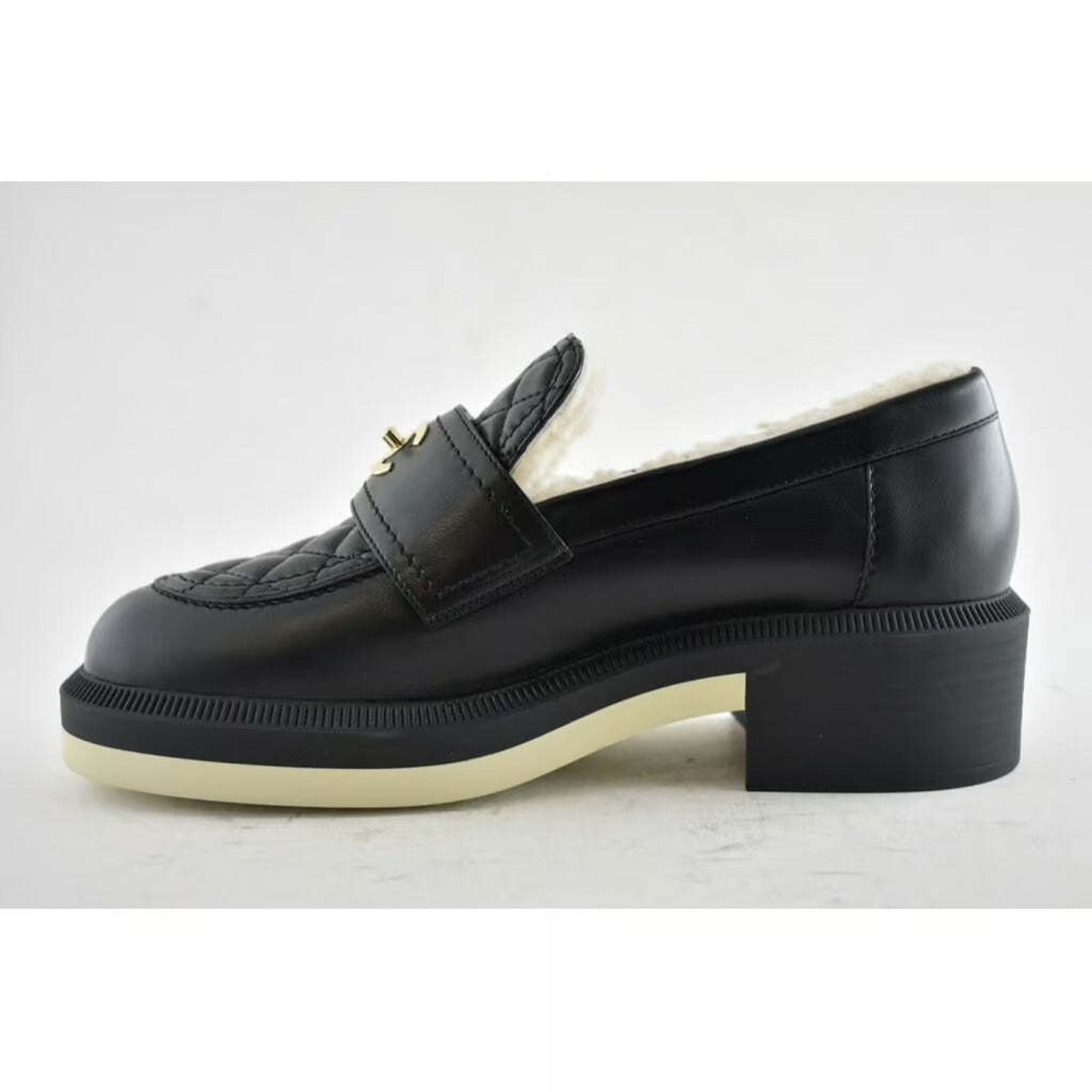 Chanel 21B Quilted Turnlock CC Shearling Fur Mule Flat Loafer 42 Size US 12 / IT 42 - 8 Thumbnail