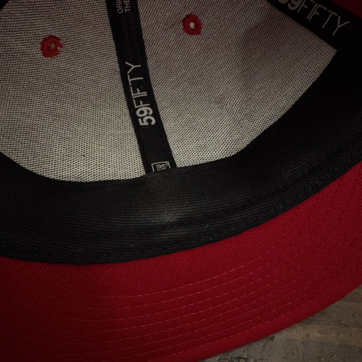 Supreme Vintage Supreme New Era Crest Fitted Hat Size ONE SIZE - 9 Thumbnail
