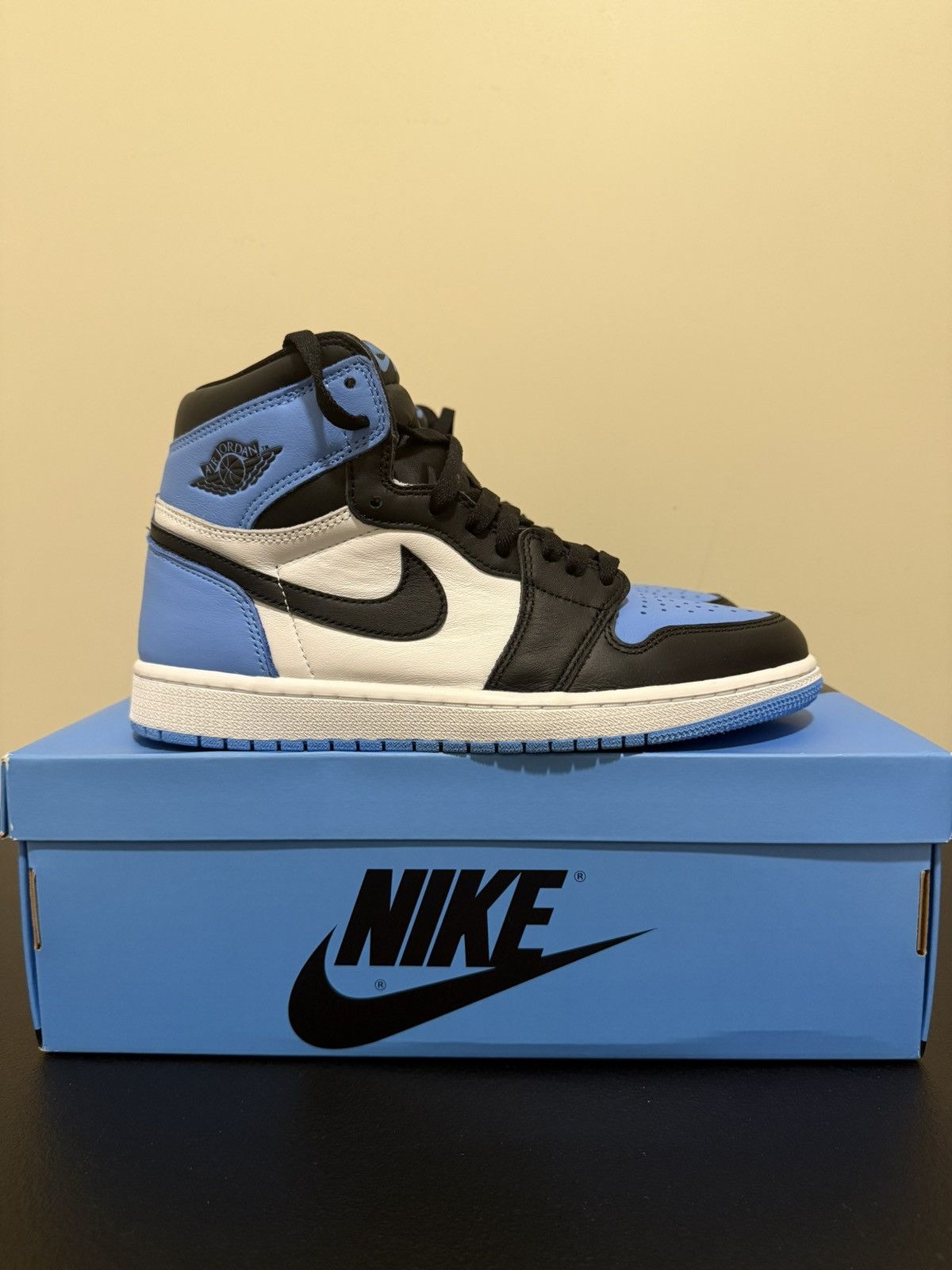 Nike Air Jordan 1 High OG University Blue Size US 8.5 / EU 41-42 - 1 Thumbnail