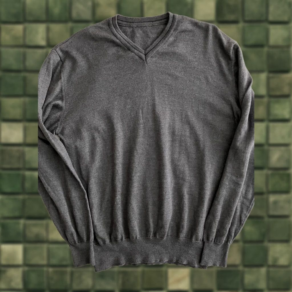 Vintage Kirkland Signature Sweater Gray V-Neck Wool Merino 100% Extra Fine Medium Men Pullover Long Sleeve Solid Tight-Knit Regular Fall Winter Spring Size US M / EU 48-50 / 2 - 1 Thumbnail