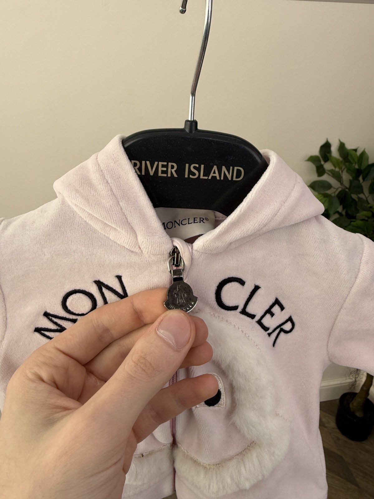Moncler Moncler Baby Girl Pink Zip Hoodie Fleece Logo 6–9 Months Size XXS / US 00 / IT 34 - 7 Thumbnail