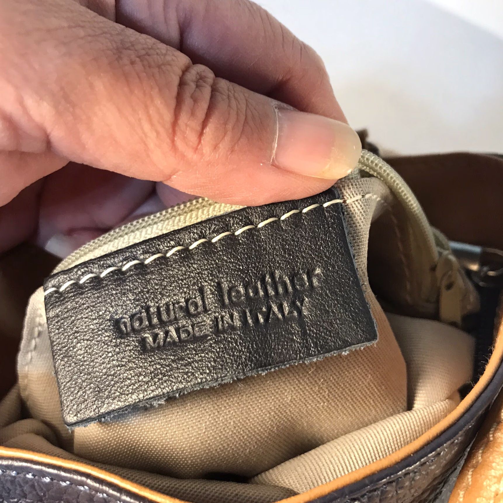 Vintage Unbranded Italian Leather Crossbody Bag Women Medium Navy/Tan 9x8in Pebbled Leather Travel Casual Size ONE SIZE - 3 Thumbnail