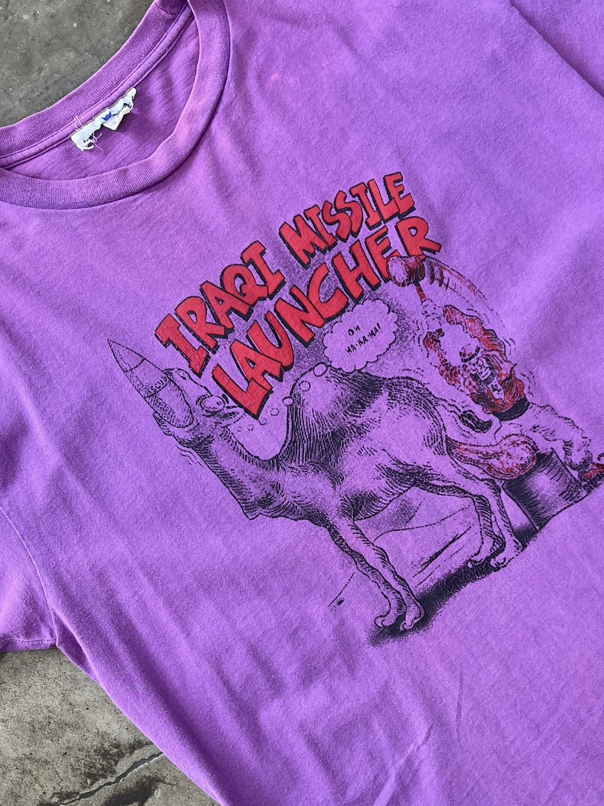 Vintage Vintage 90s Iraqi Missile Launcher War Comic Tee XL Size US XL / EU 56 / 4 - 1 Thumbnail