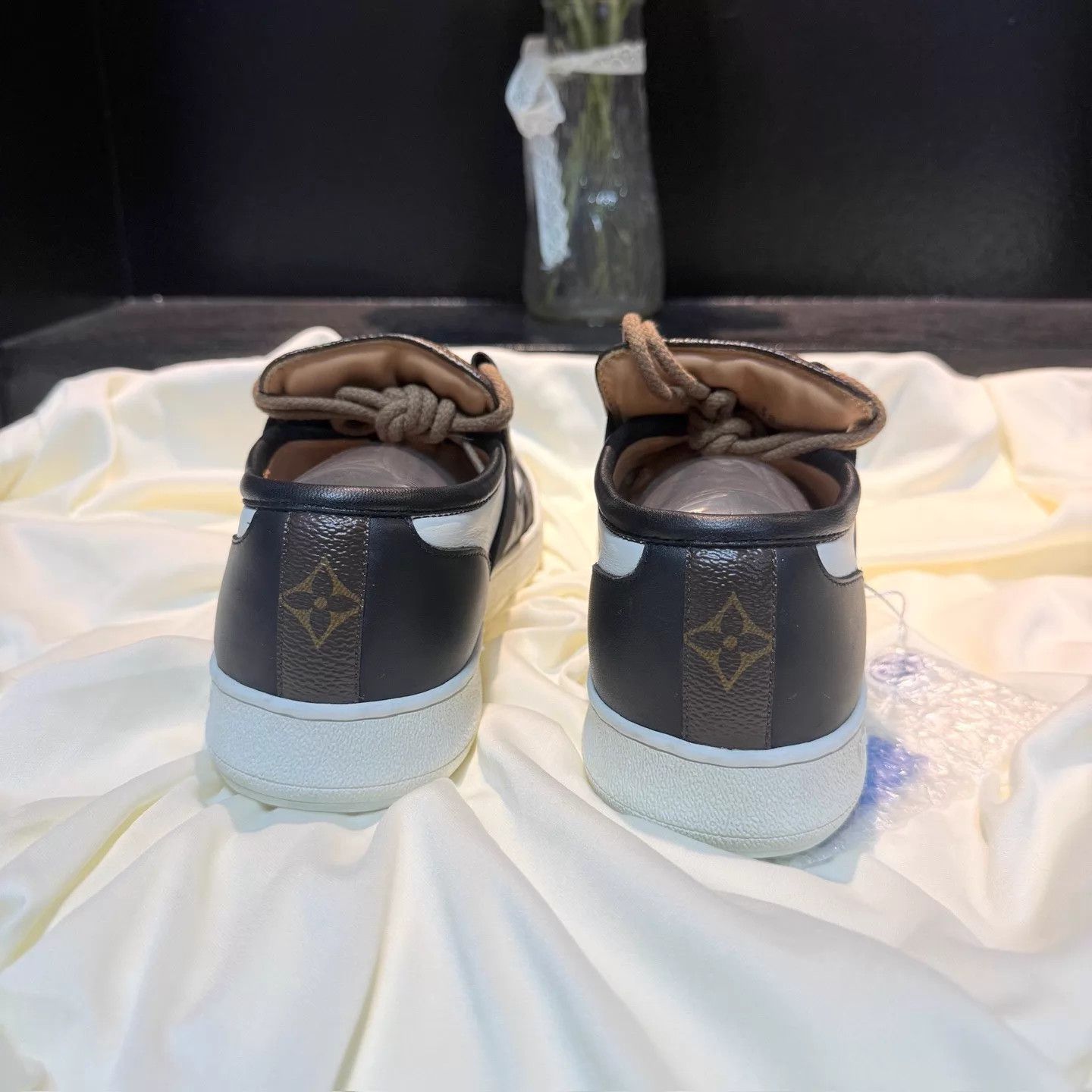 Louis Vuitton LV Monogram White/Brown Sneaker 38 99 New Size US 7.5 / IT 37.5 - 3 Thumbnail