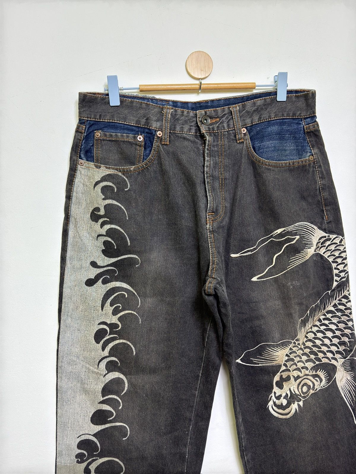 Karakuri Tamashii Baggy SCRIPT Sukajan Fish Embroidered Distressed Denim Size US 32 / EU 48 - 4 Thumbnail