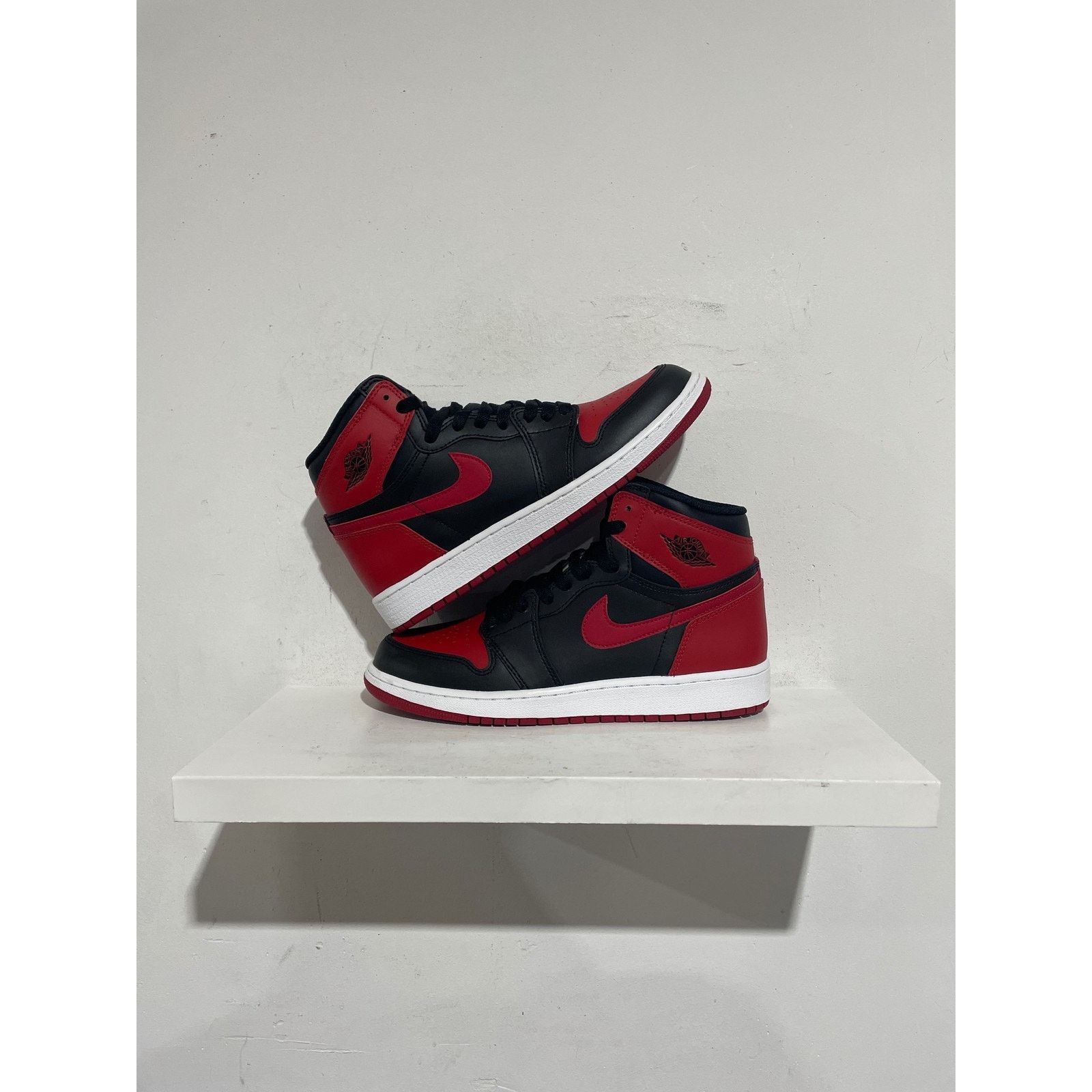 Nike NIKE JORDAN 1 HIGH BRED BANNED 2016 SIZE 7Y NEW Size US 7 / EU 40 - 1 Thumbnail