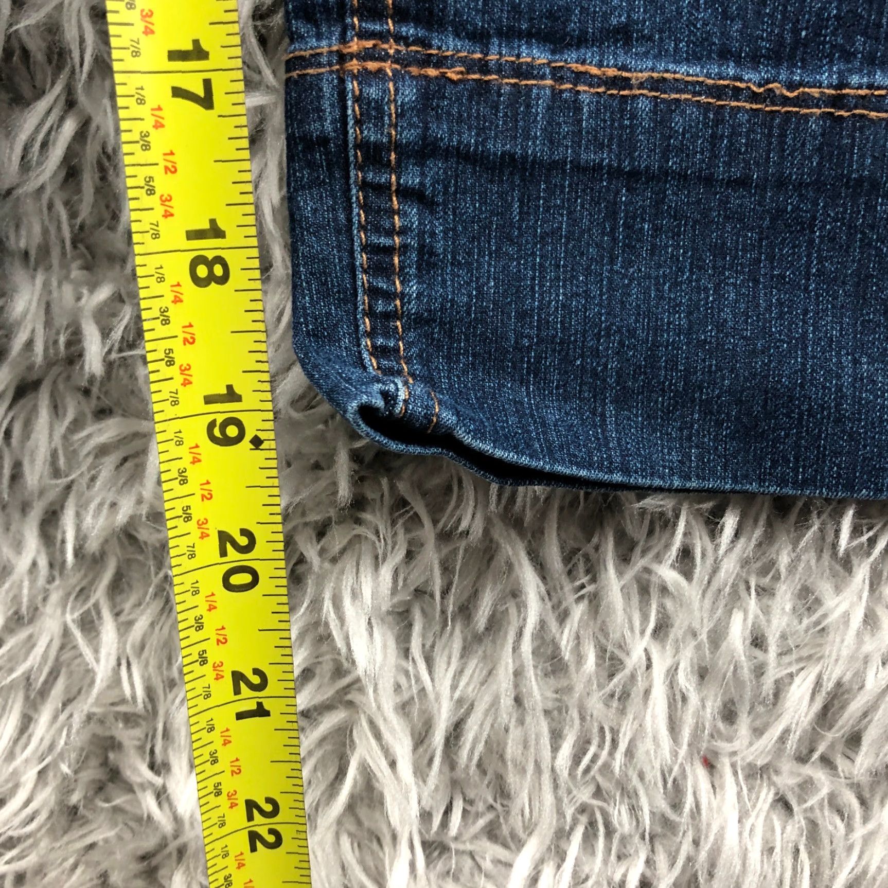 Gloria Vanderbilt Gloria Vanderbilt Capri Jeans Size 6 Womens Mid Rise Dark Wash Blue Denim Jeans Capris Female Regular 5-Pocket Logo Zipper Button Belt Loops Inseam 20 Size 28" / US 6 / IT 42 - 3 Thumbnail