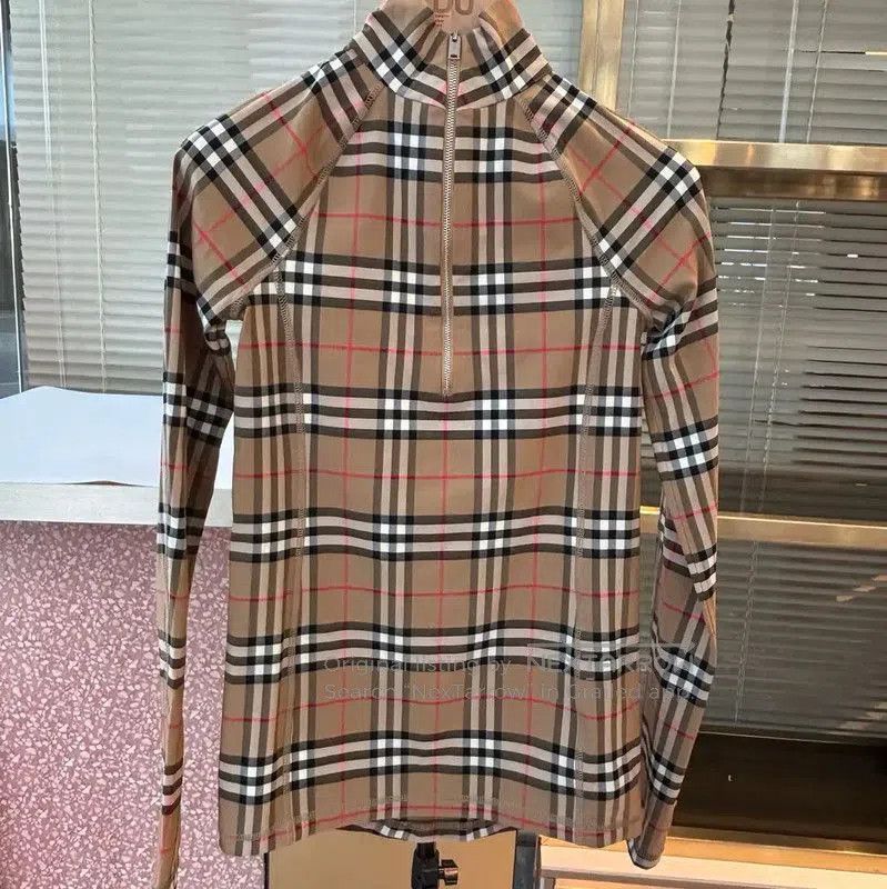 Burberry Burberry XS Camel Long Sleeve Sweatshirt. Size XS / US 0-2 / IT 36-38 - 1 Thumbnail