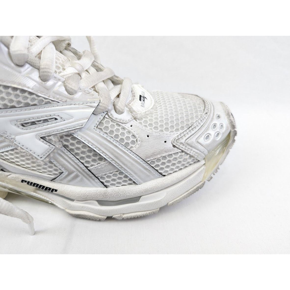 Balenciaga o1rshd1 Hightop Monocolor Runner Sneakers in White Size US 9 / EU 42 - 4 Thumbnail