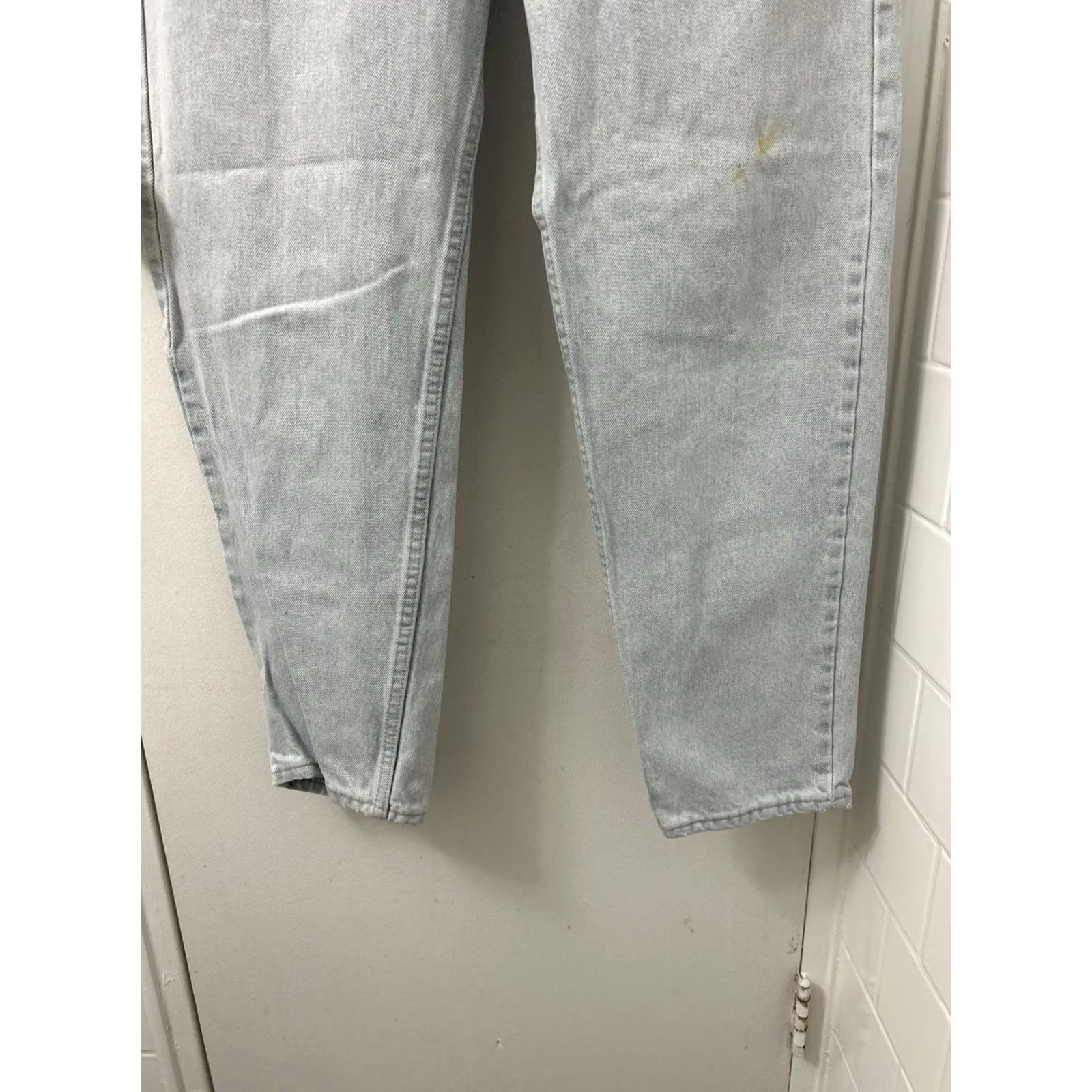 Levi's VINTAGE Levi's 550 Jeans Mens 32x30 Light Wash Relaxed Fit Denim Blue 5-Pocket Brand: Levi's Mens Size US 32 / EU 48 - 3 Thumbnail