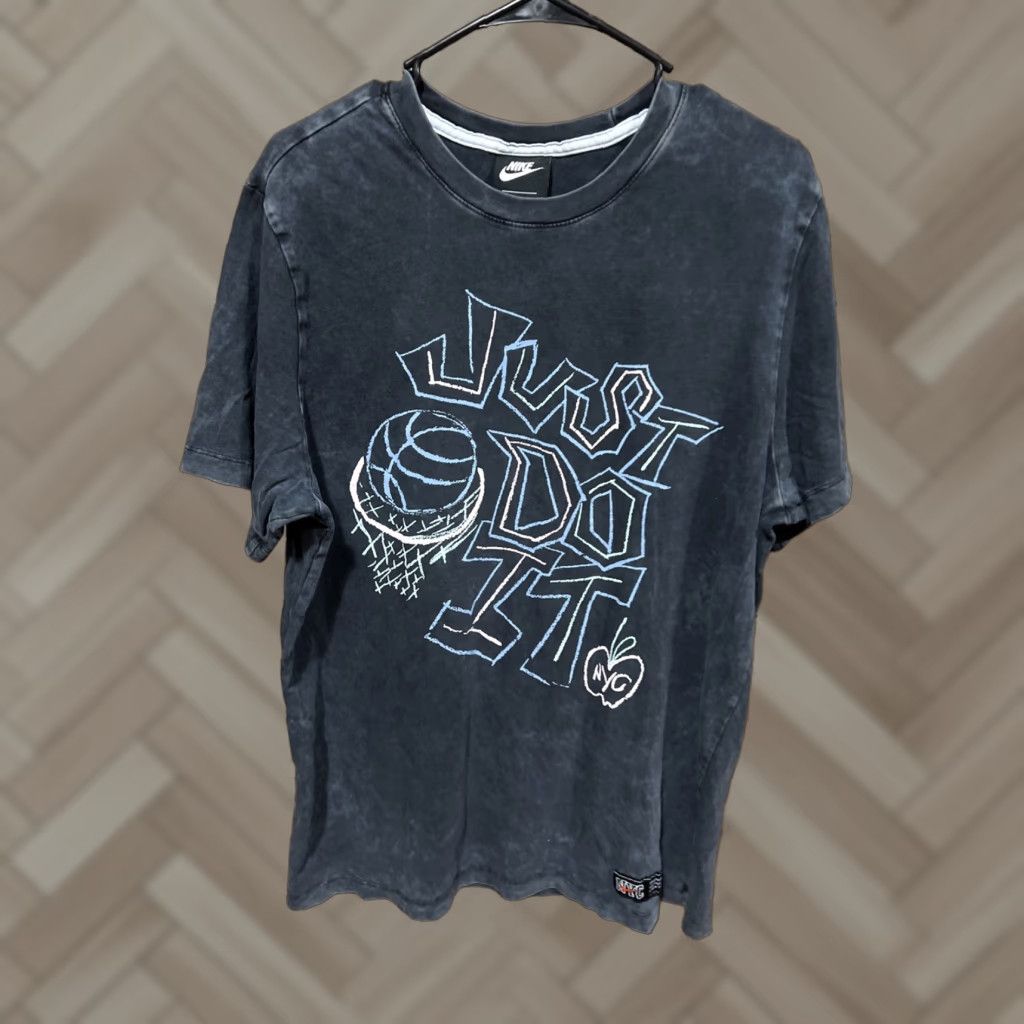 Nike NIKE NSW NYC CITIES CHALK GRAPHIC T-SHIRT NYC GRAPHIC Embellished Tee Men L Black CZ9014-010 Size US L / EU 52-54 / 3 - 1 Thumbnail