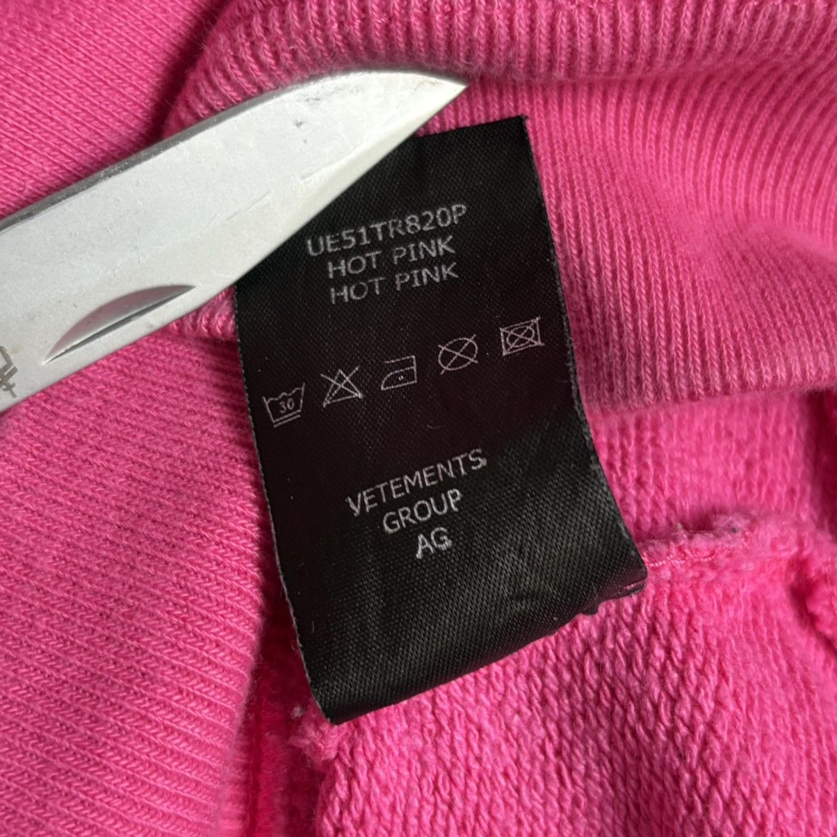 Vetements Pink Vetements Big Logo Hoodie Size S Size US S / EU 44-46 / 1 - 9 Thumbnail