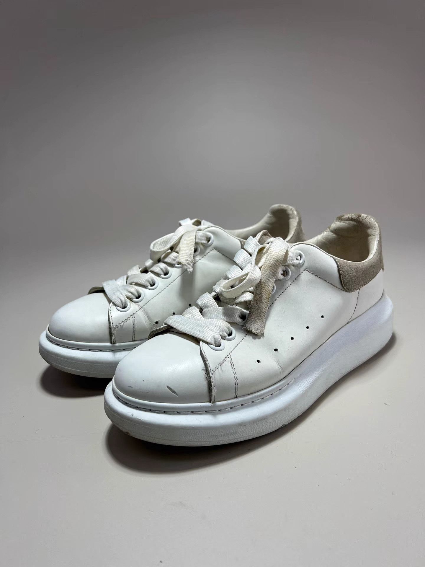 Alexander McQueen ALEXANDER MCQUEEN Suede Heel Tab White Sneakers Size US 9 / IT 39 - 1 Thumbnail