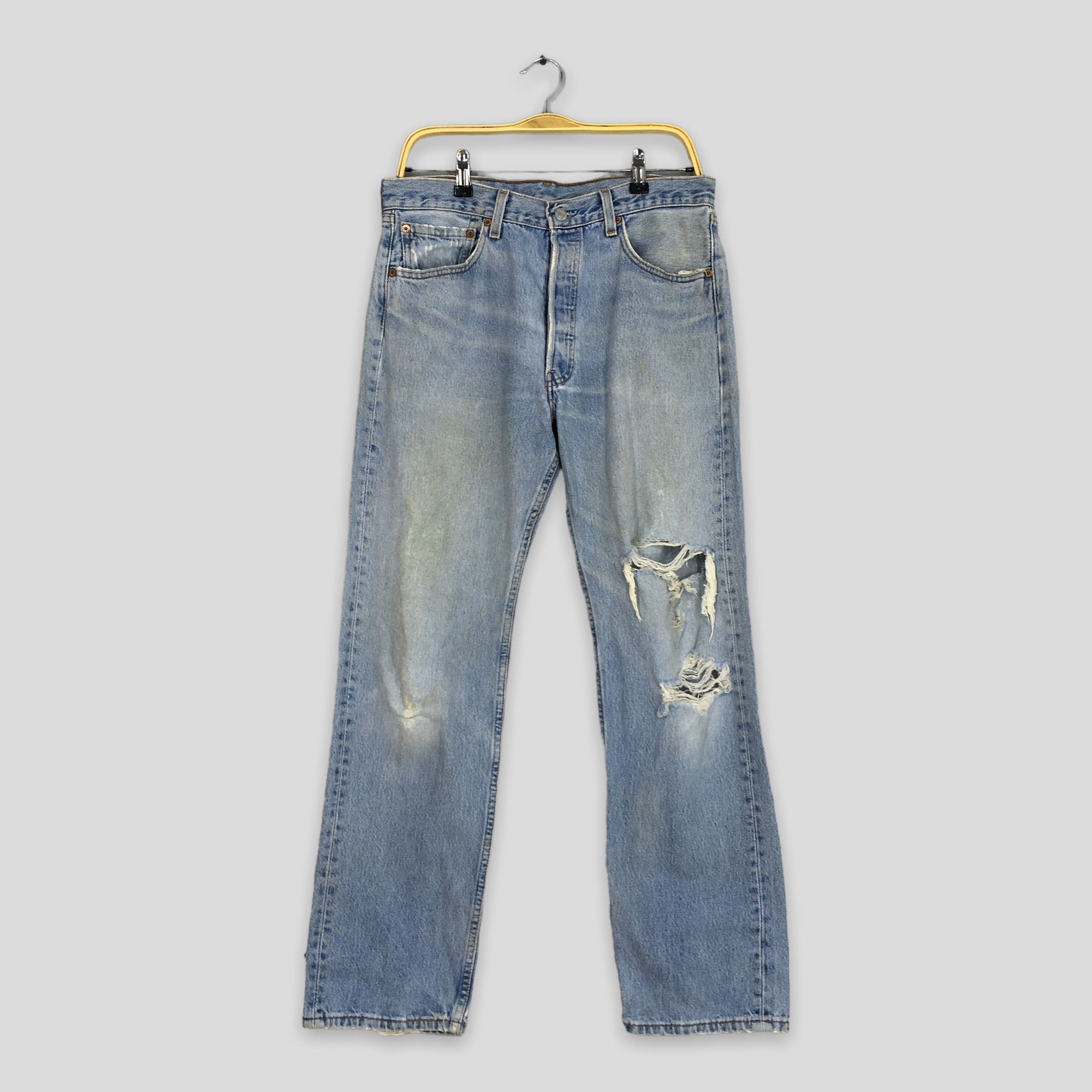image of Size 32X30 Vintage 80's Levi's 501 Light Wash Jeans in Blue, Men's