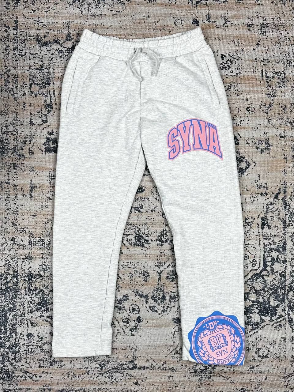 Syna World Syna World Grey Baggy Streetwear Colege Sweatpants Size US 32 / EU 48 - 2 Thumbnail