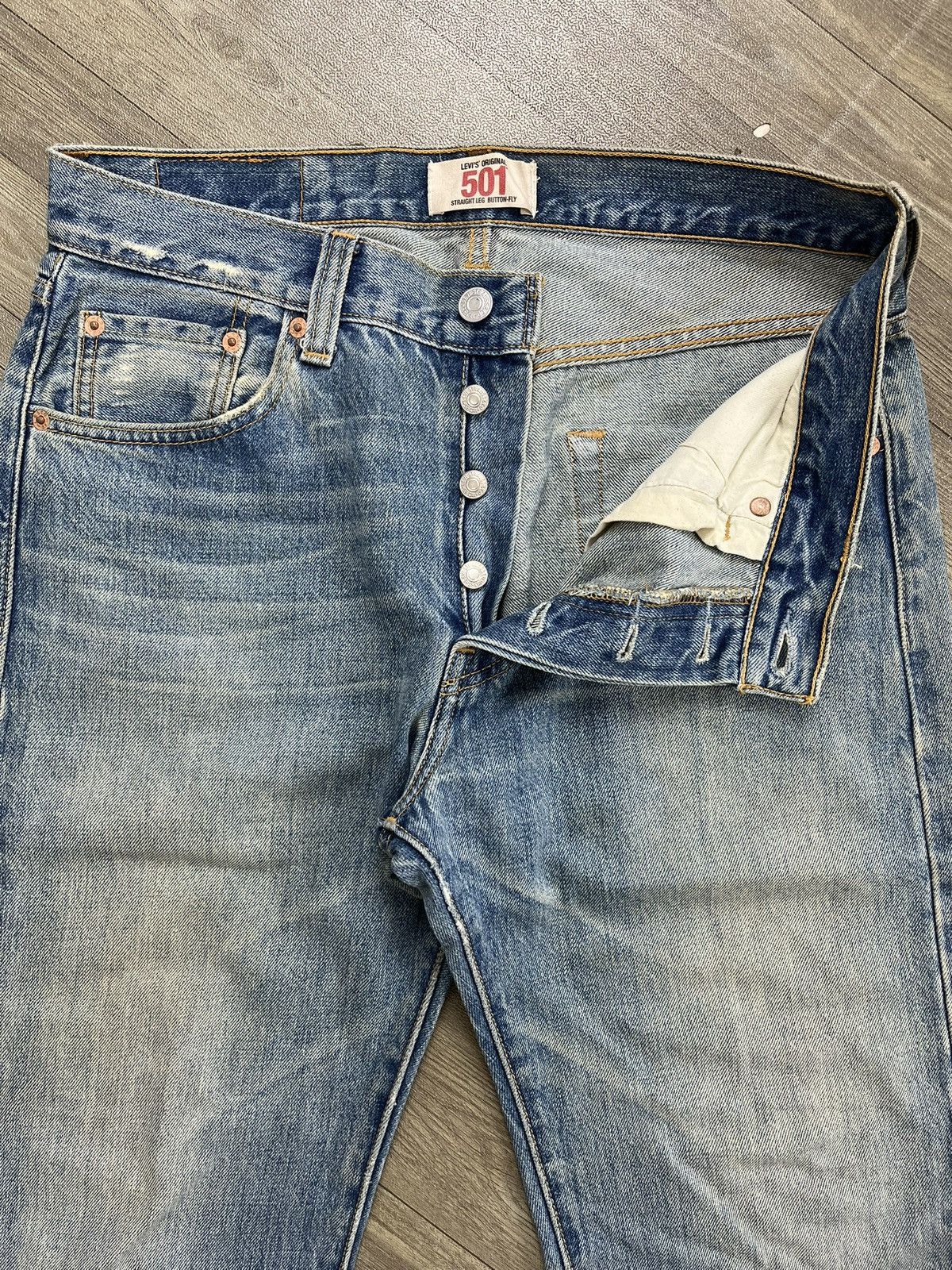 Levi's Vintage Clothing 🇮🇩1990s Vintage Levis 501 30x32 Distressed Light Blue Jeans Size US 30 / EU 46 - 9 Thumbnail