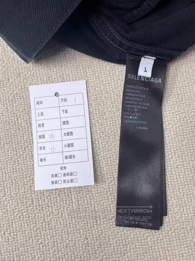 Balenciaga Balenciaga Letter Logo Printed Single-Breasted Long Sleeve Size US S / EU 44-46 / 1 - 5 Thumbnail