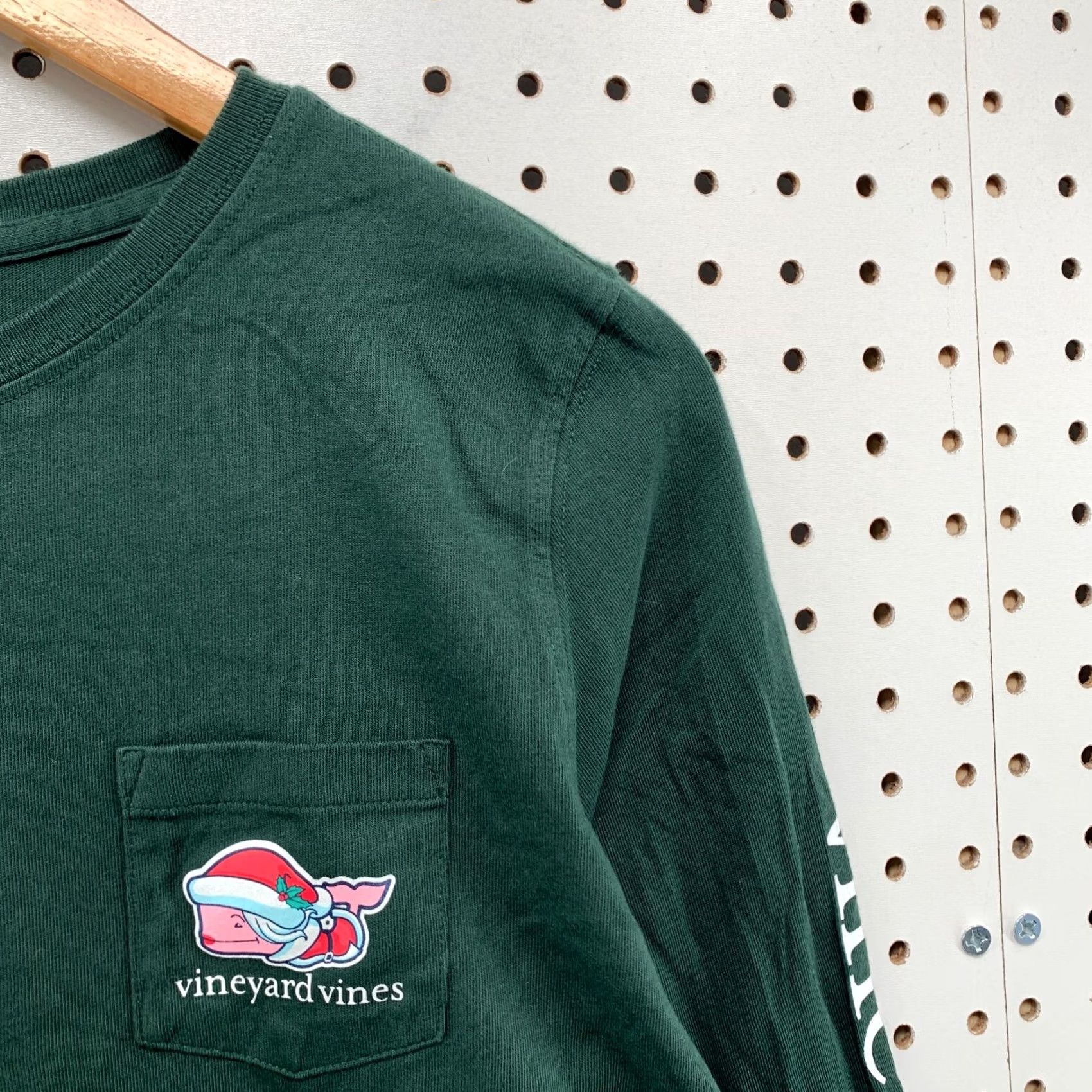 Vineyard Vines Vineyard Vines Christmas Pocket Shirt Mens Medium Green Whale 19.5x25 Size US M / EU 48-50 / 2 - 7 Thumbnail