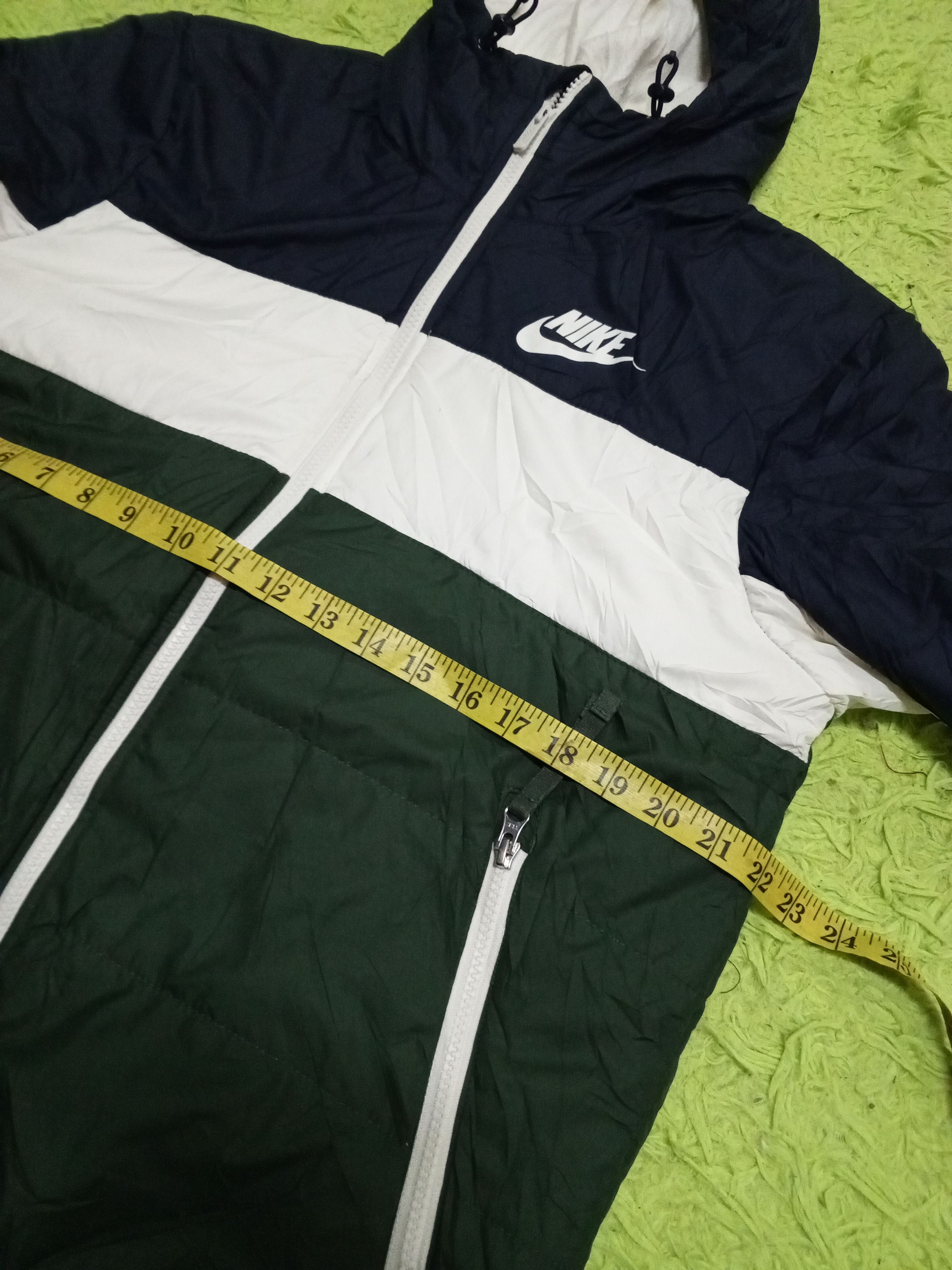 Nike NIKE MULTI COLOR RAIN JACKET HODDIE Size US XL / EU 56 / 4 - 11 Thumbnail