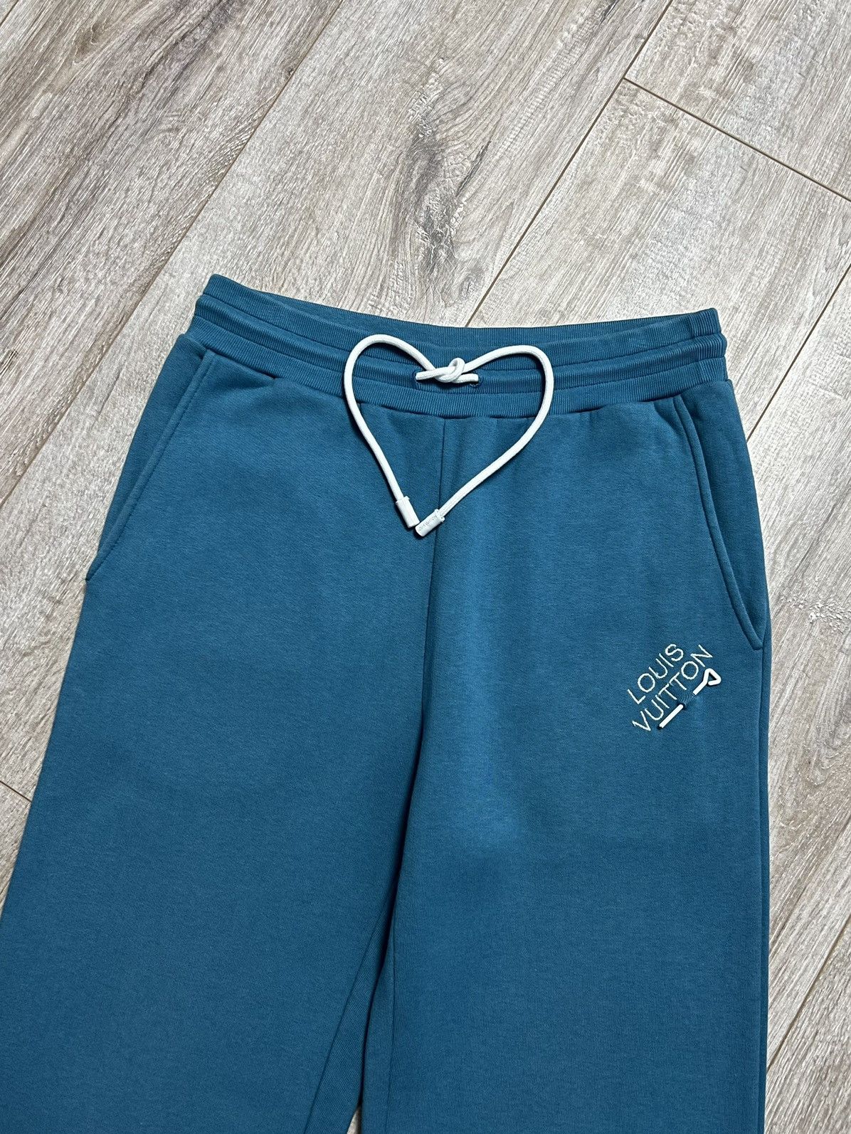 Louis Vuitton LOUIS VUITTON Sweatsuit LV Signature Logo Hoodie/Pants Set Size US S / EU 44-46 / 1 - 21 Thumbnail