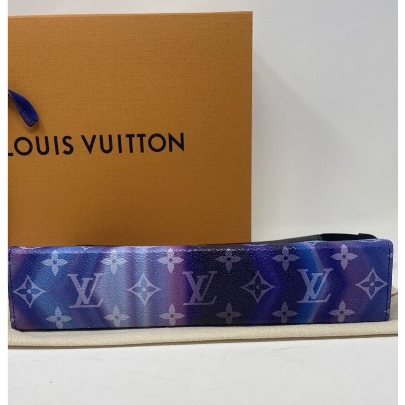 Louis Vuitton Louis Vuitton Pochette Voyage Toiletry Pouch Monogram Sunset Size ONE SIZE - 10 Thumbnail