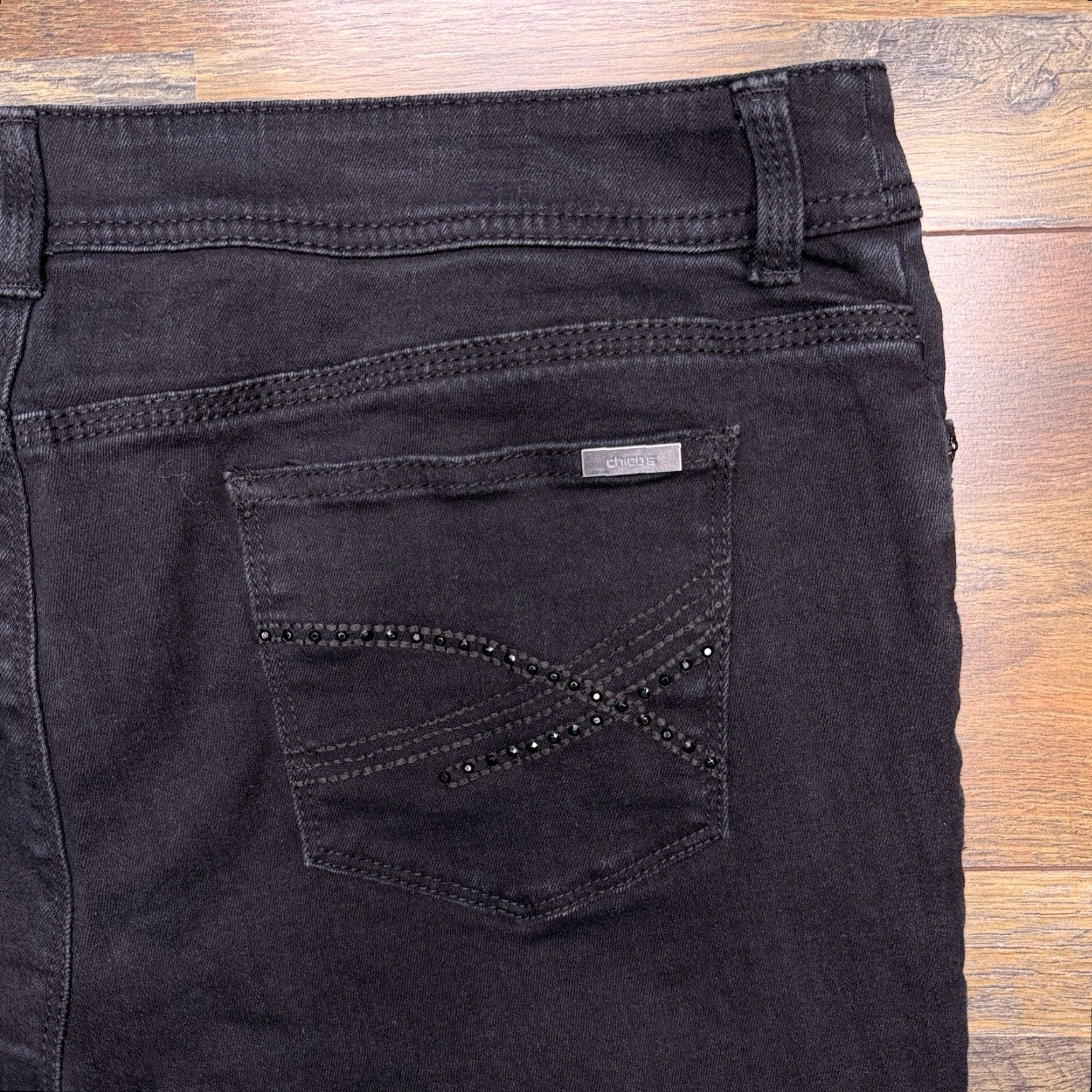 Vintage Chicos Slimming Bootcut Jeans Womens 2.5 Short Black Denim Jeans Slimming Rise Mid 8.5-10.5 5-Pocket City Logo Button Zip Womens Size 26" / US 2 / IT 38 - 7 Thumbnail