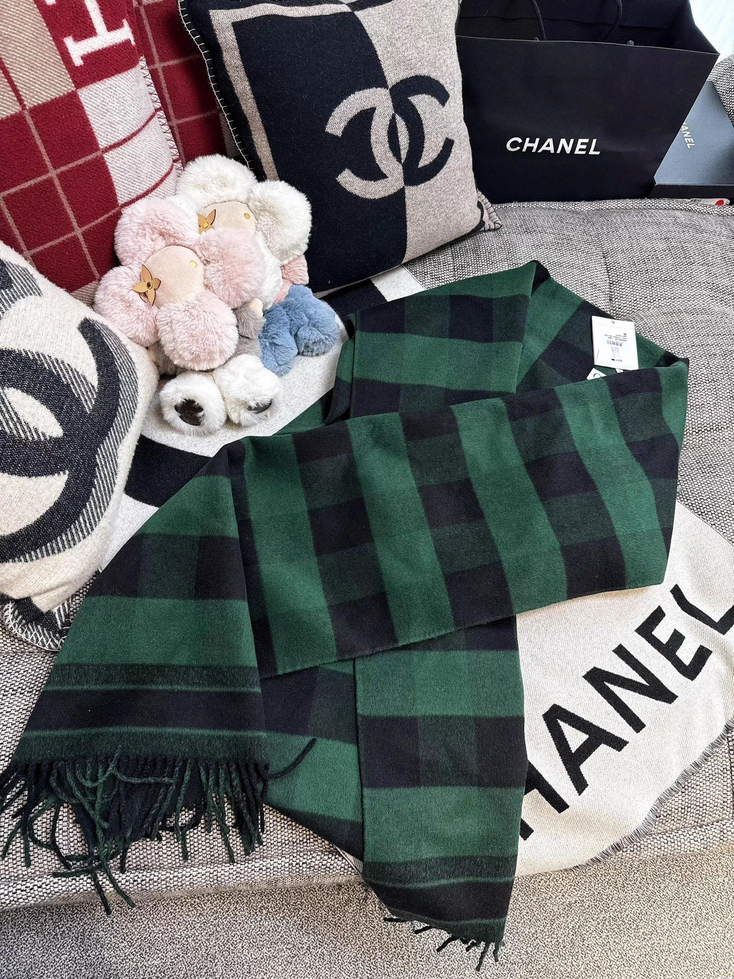 Dior Dior Vintage Dark Green Plaid Shawl Scarf M NWT Size ONE SIZE - 1 Thumbnail