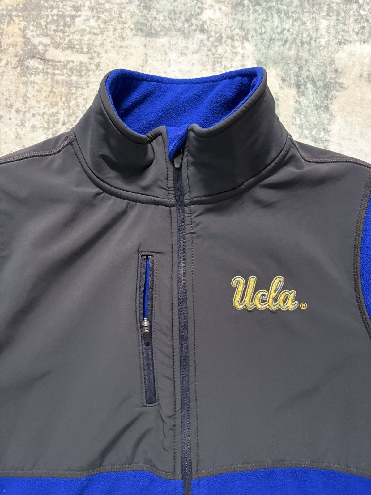 Vintage 00’s UCLA Bruins Full Zip Up Fleece Jacket Size US S / EU 44-46 / 1 - 3 Thumbnail