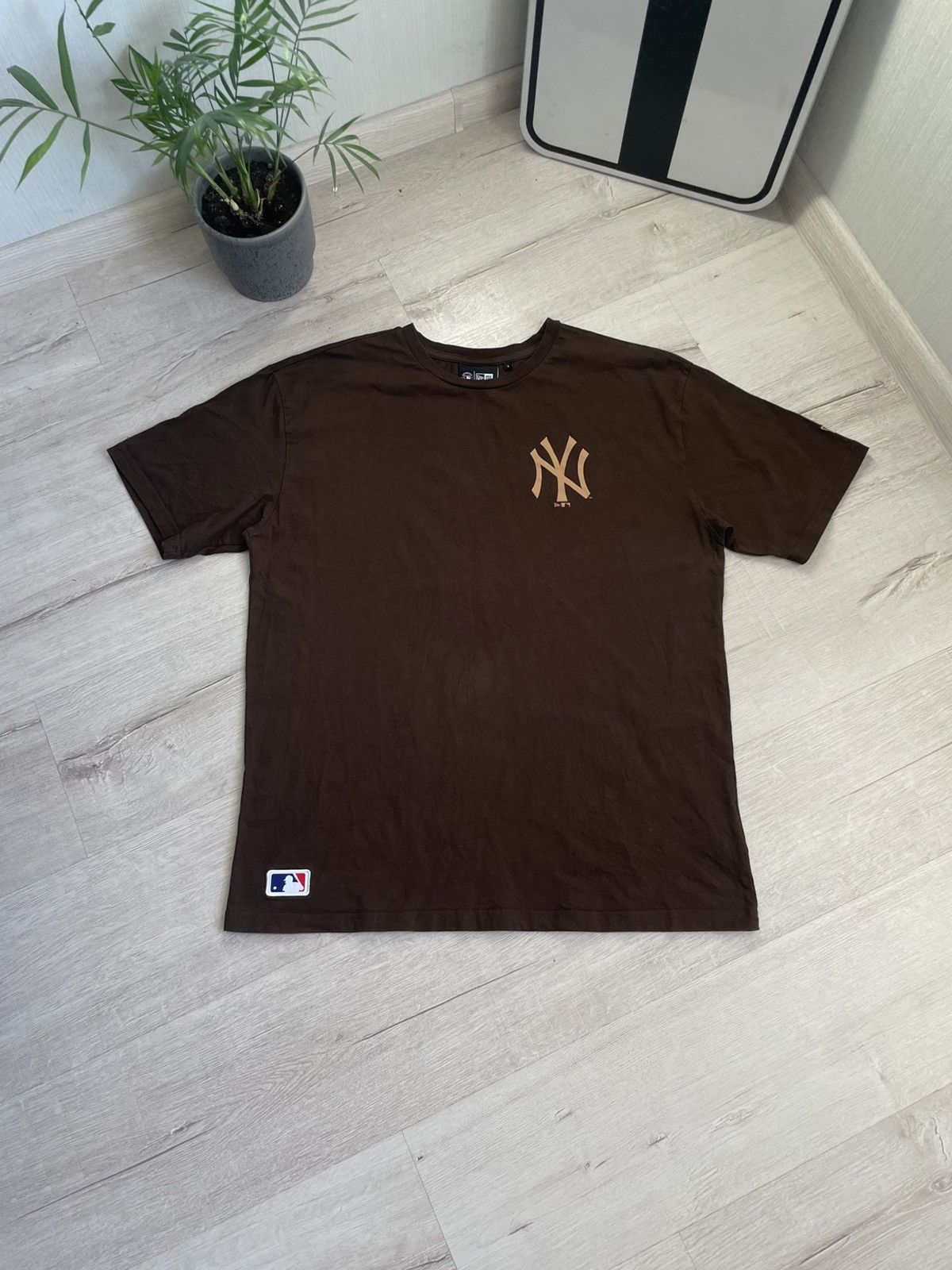 MLB × New Era Boxy Tee New York Yankees Logo New Era T-Shirt Y2k Rap Size US L / EU 52-54 / 3 - 3 Thumbnail