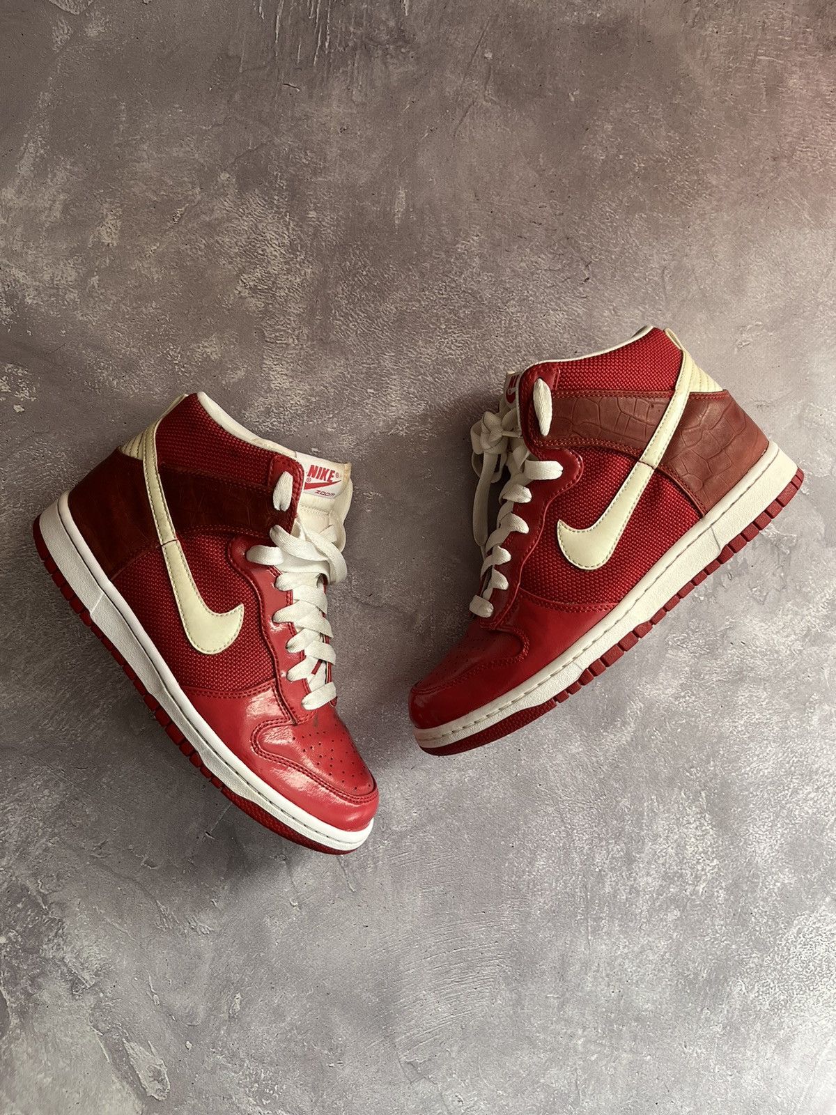 Nike Dunk High LE Silver / Varsity Red (Size 8.5) DS \