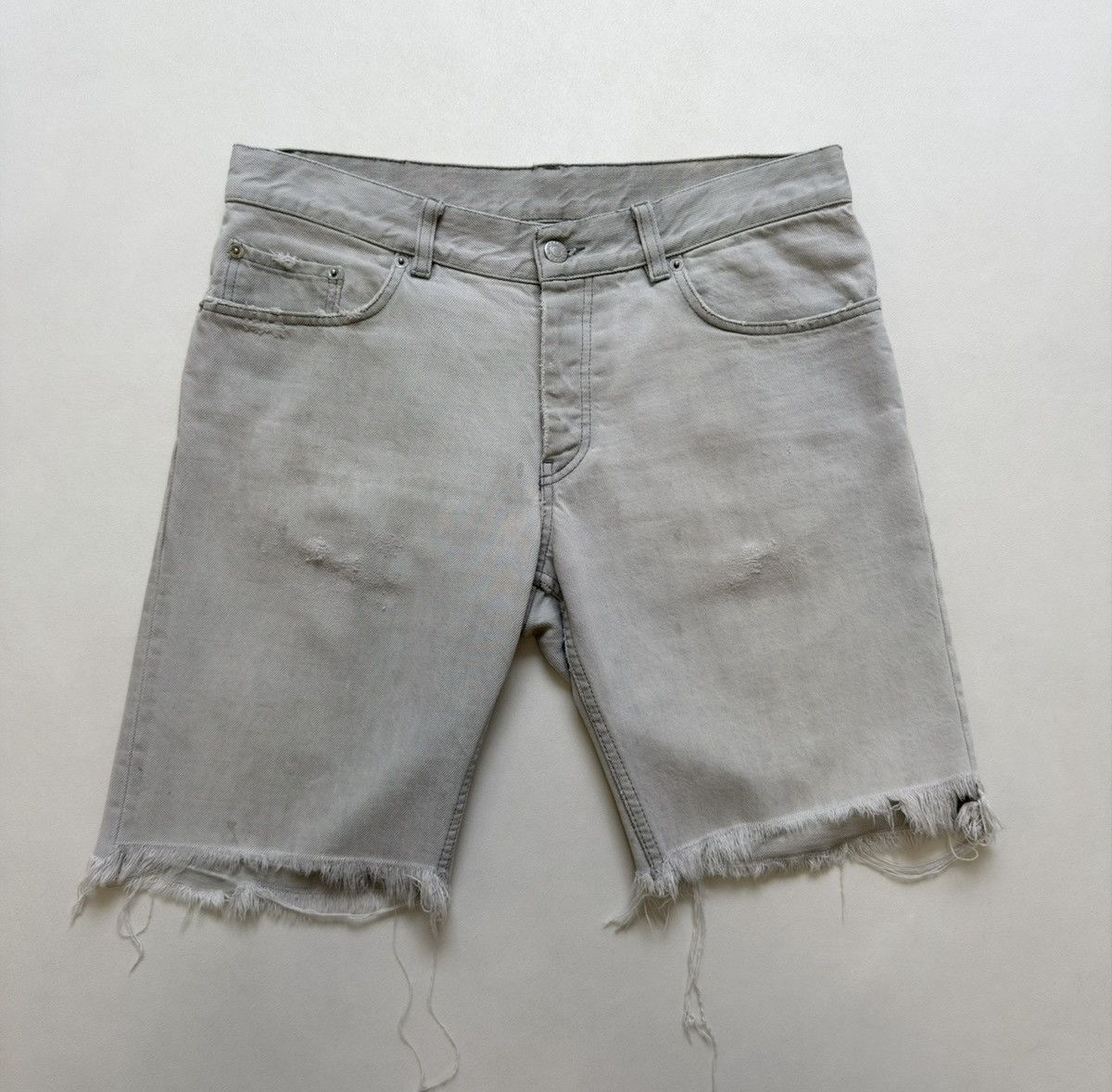 Helmut Lang OG ‘Thrashed’ Gray Cut Off Jean Shorts Size US 32 / EU 48 - 21 Thumbnail
