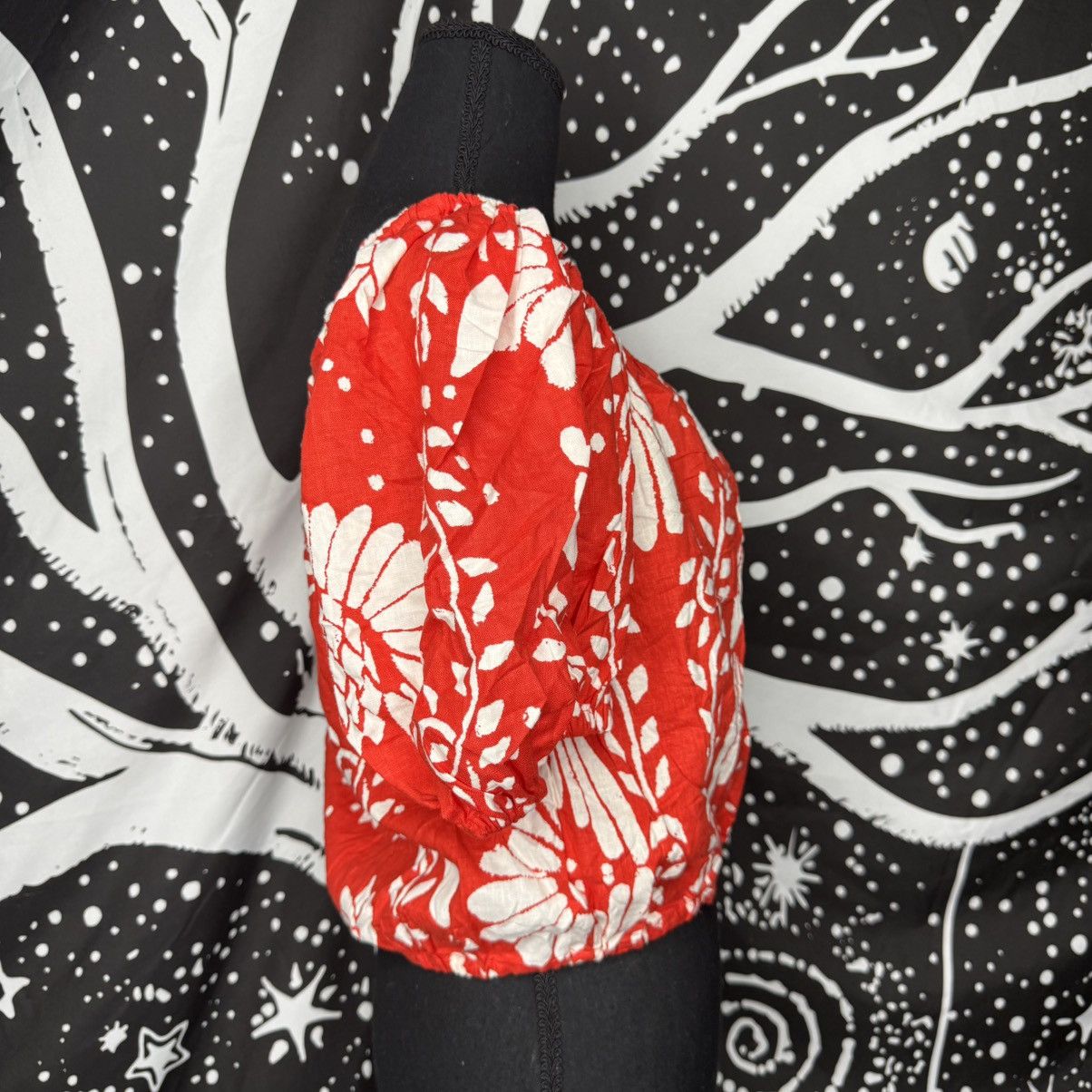 Haute Hippie Haute Hippie Red & White Floral Off-Shoulder Crop Top Size M / US 6-8 / IT 42-44 - 2 Thumbnail