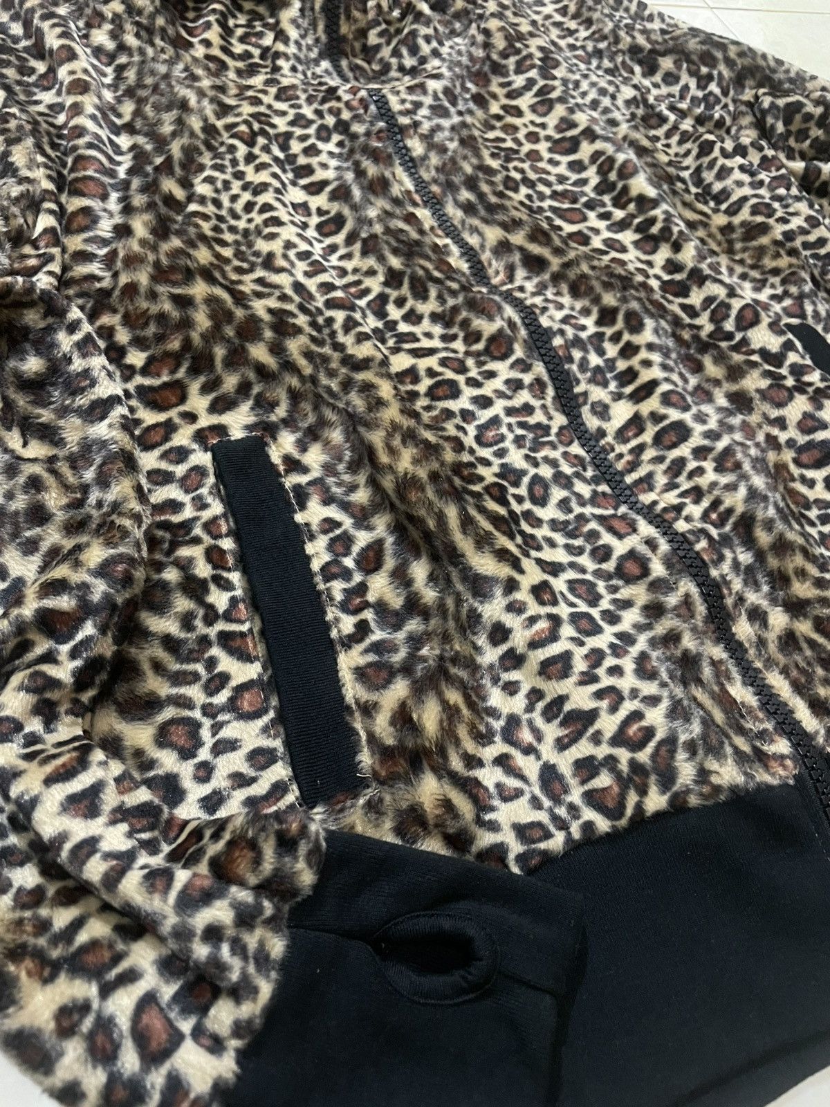 Japanese Brand VELVET LEOPARD ZIPP JACKET Size M / US 6-8 / IT 42-44 - 3 Thumbnail