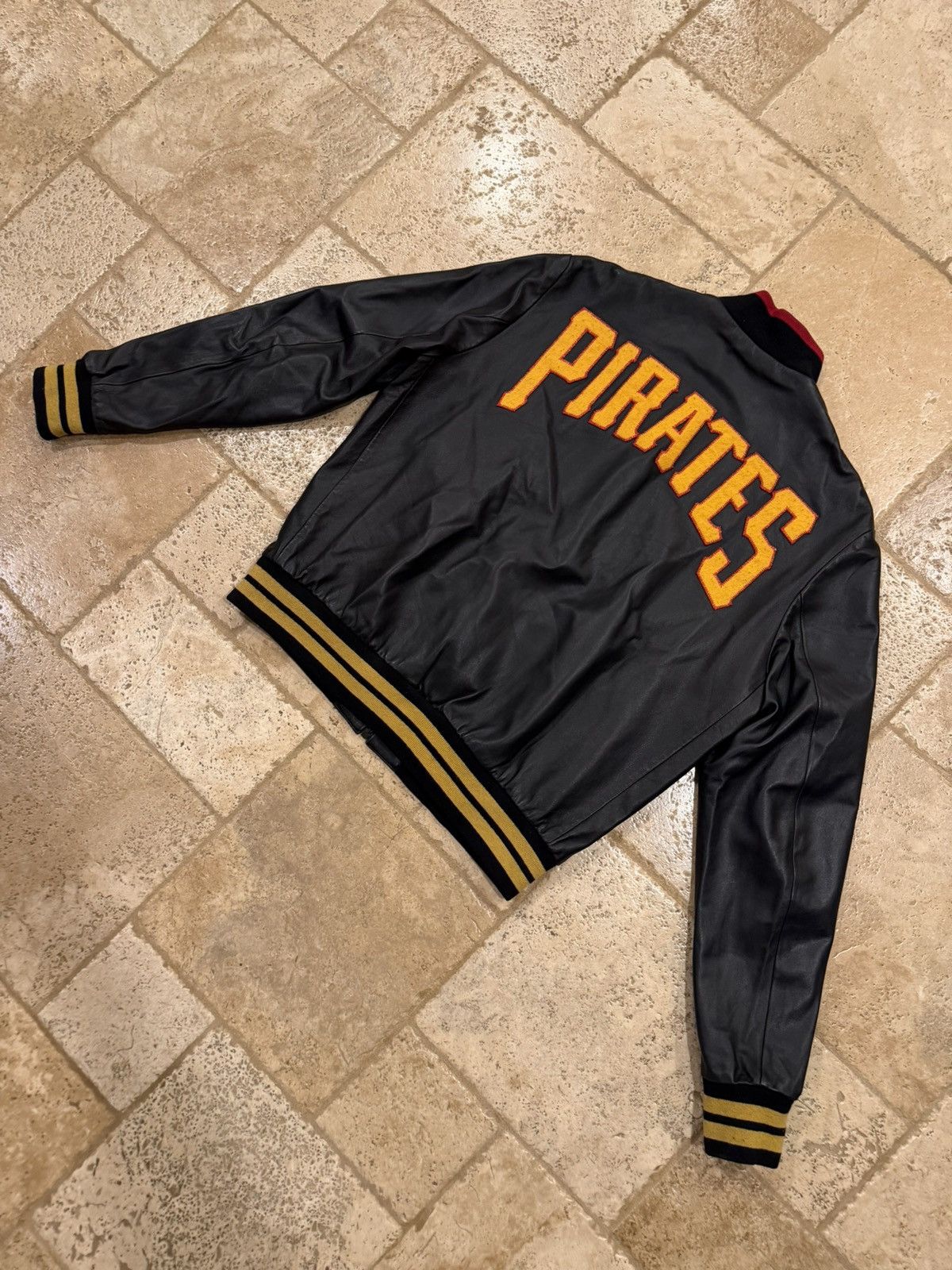 Gucci × MLB Gucci x MLB AW18 Pirates Black Leather Bomber Varsity Jacket Size US L / EU 52-54 / 3 - 13 Thumbnail