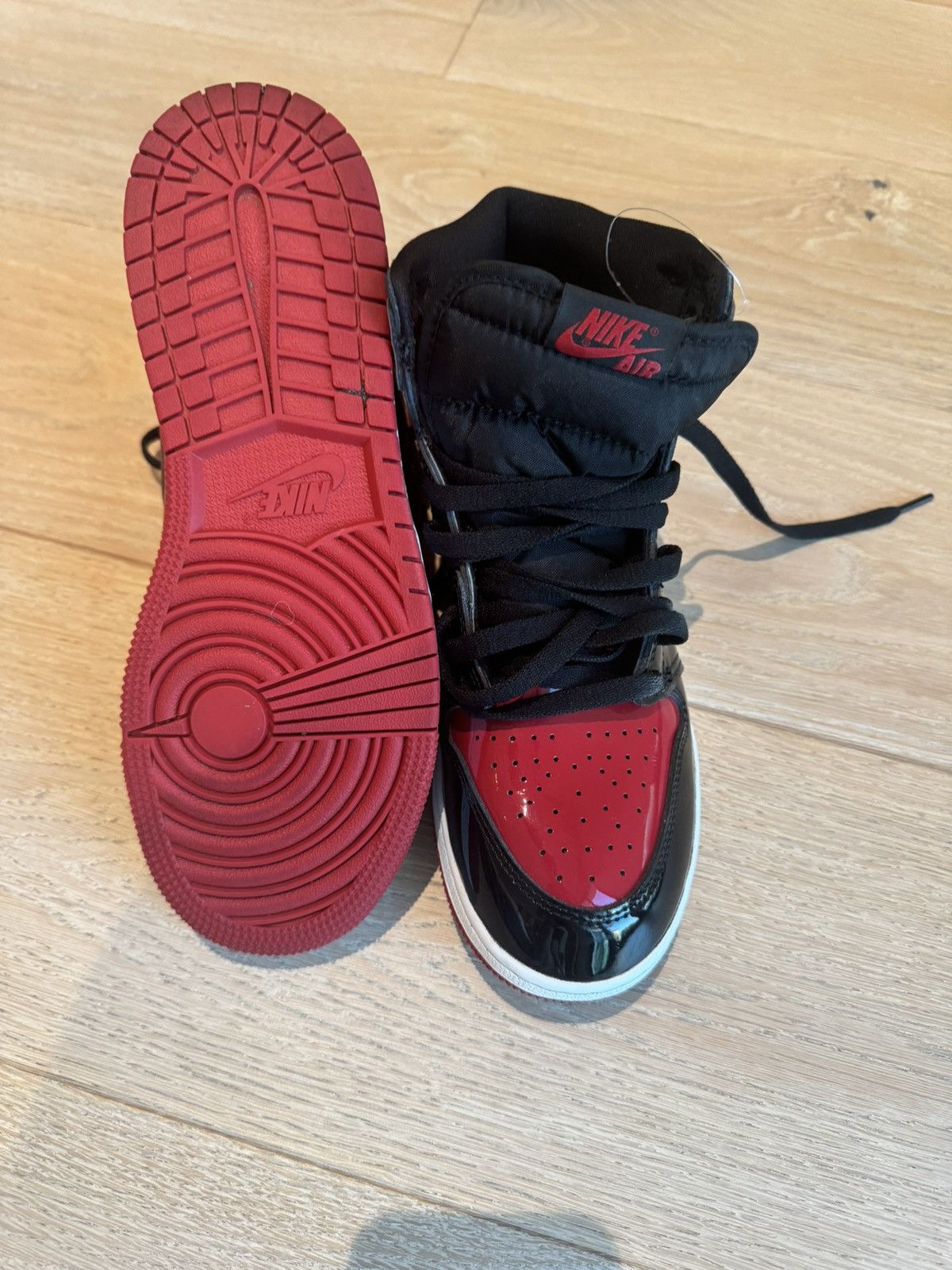 Jordan Brand × Nike Jordan 1 patent bred Size US 7 / EU 40 - 3 Thumbnail