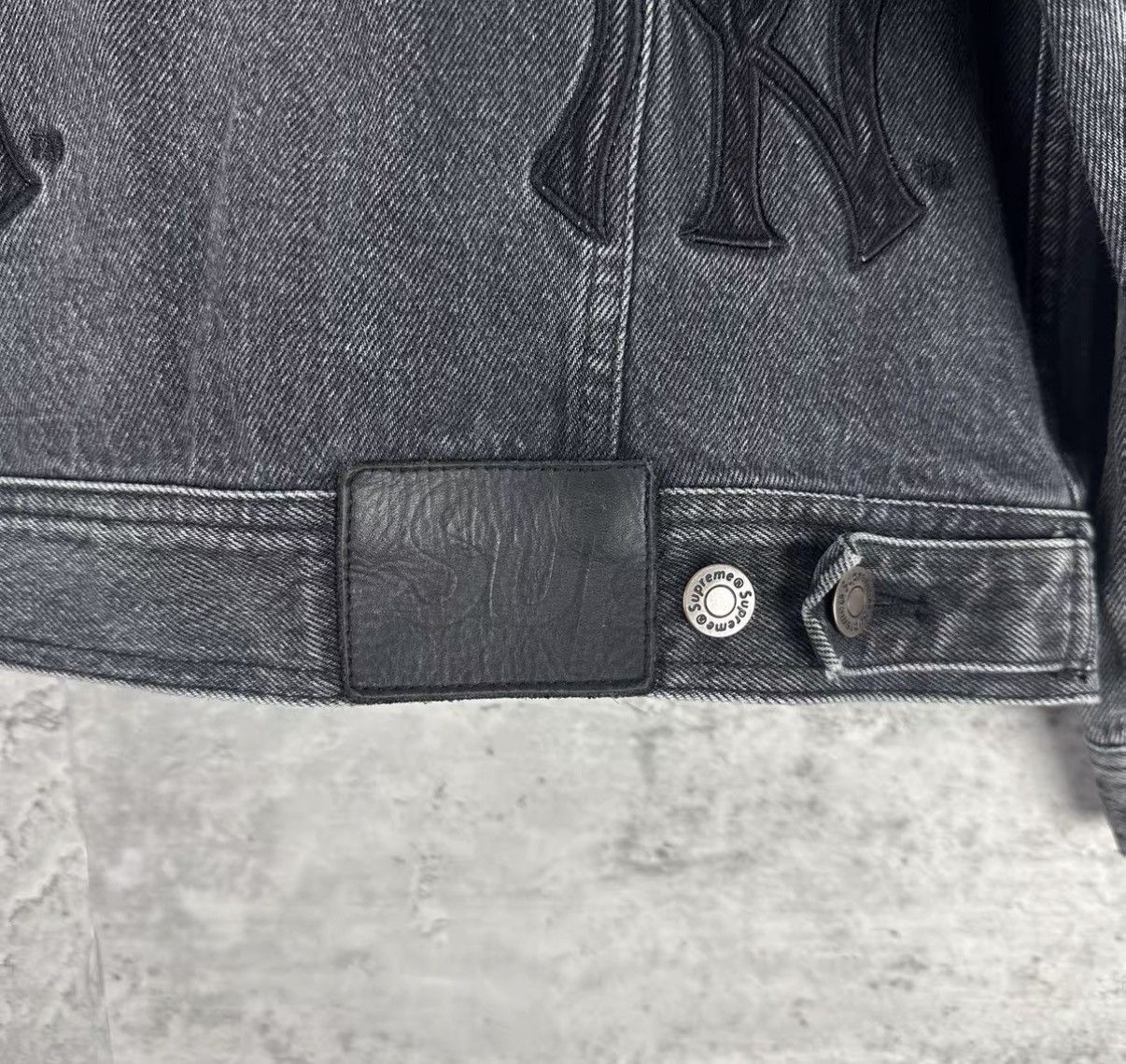 Supreme Supreme x New York Yankees Denim Trucker Jacket J42 Size US M / EU 48-50 / 2 - 5 Thumbnail