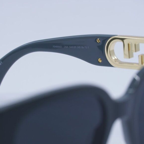 Fendi Fendi FE40063I 20A Sunglasses Transparent Grey Square Frame Size ONE SIZE - 6 Thumbnail