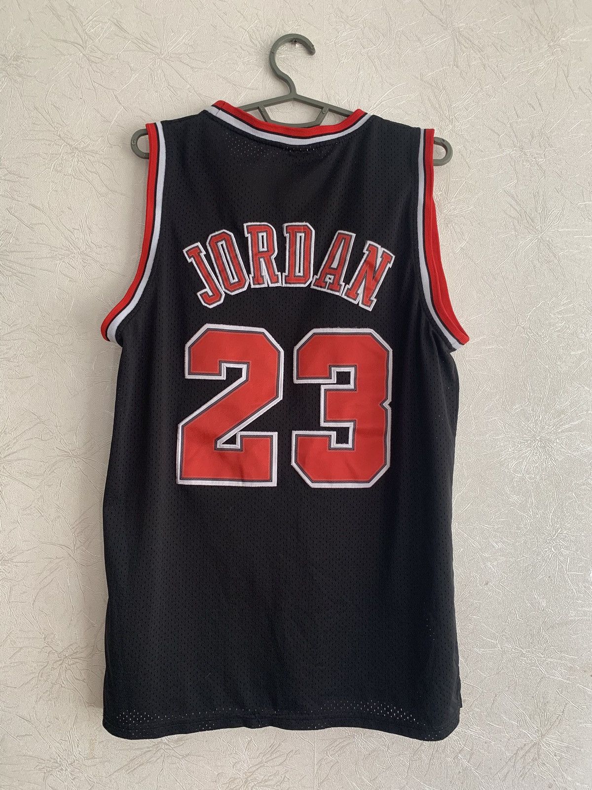 Mitchell & Ness Vintage Chicago Bulls Mitchell & Ness Michael Jordan Jersey Size US M / EU 48-50 / 2 - 3 Thumbnail
