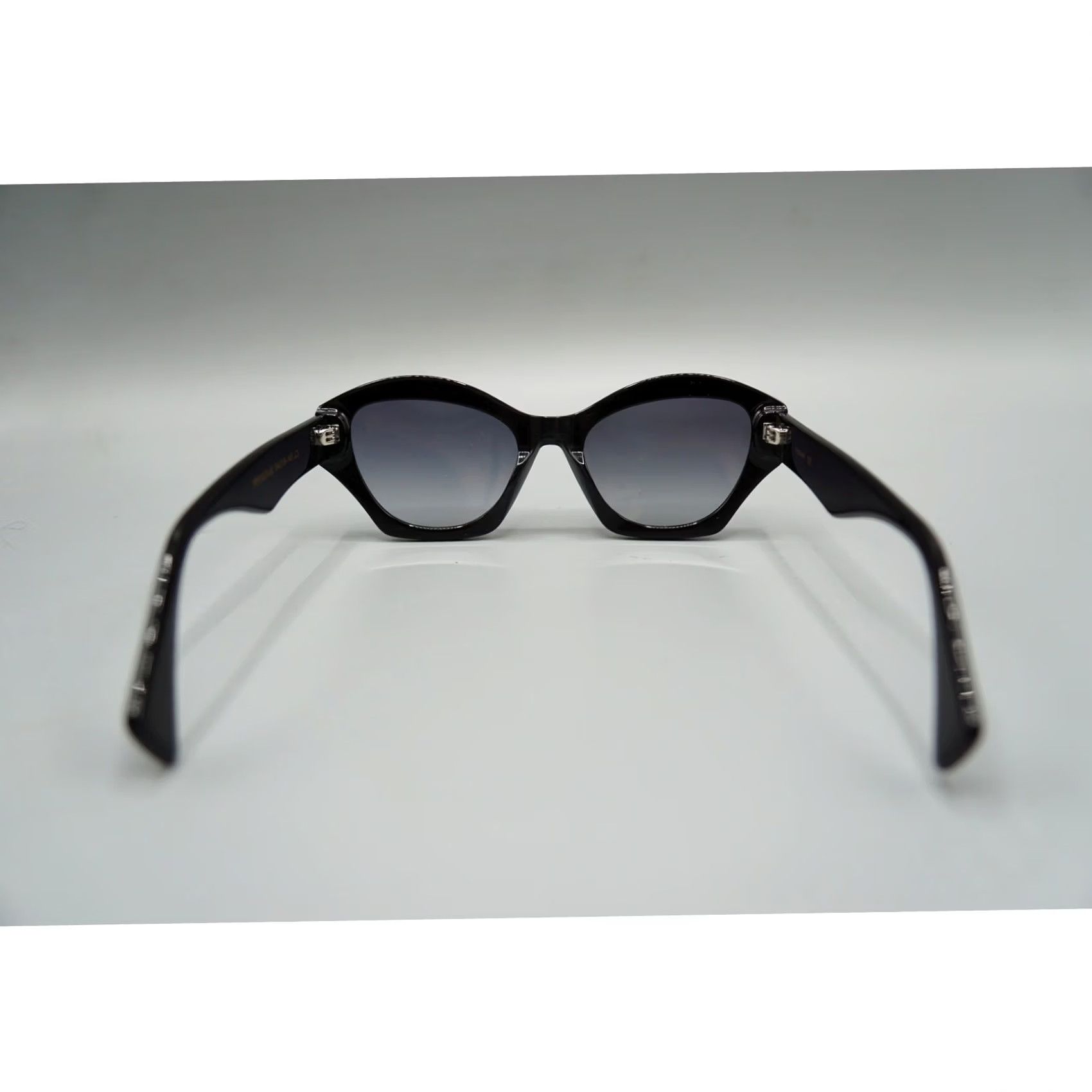 Vintage Yussimi WR2023-50 C3 Geometric Butterfly Cat-Eye Sunglasses Gray Gradient Lens Black Gloss Size ONE SIZE - 5 Thumbnail