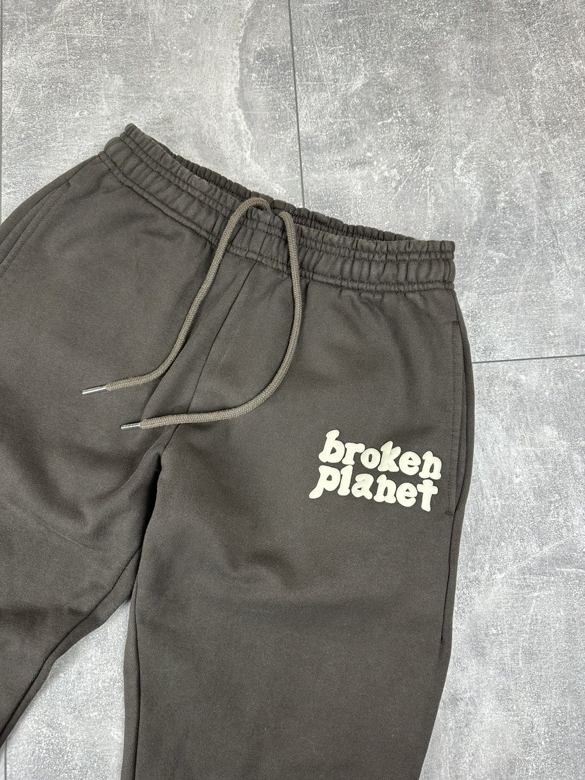Broken Planet Broken Planet Taupe Pants Straight Jogger Sweatpants Size US 29 - 7 Thumbnail