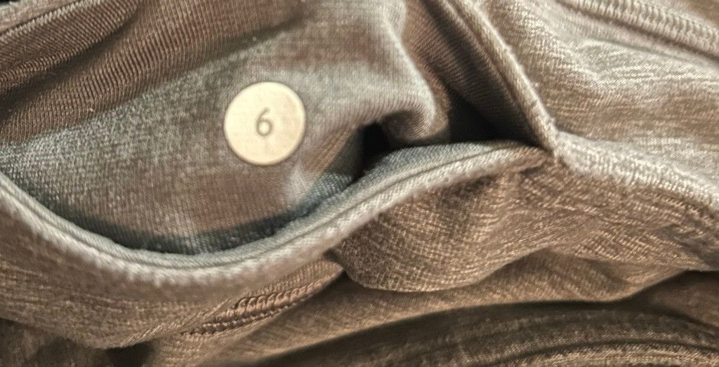 Lululemon Lululemon Women’s 6 Crop Pant Slate Gray Yoga Gym Size 28" / US 6 / IT 42 - 3 Thumbnail