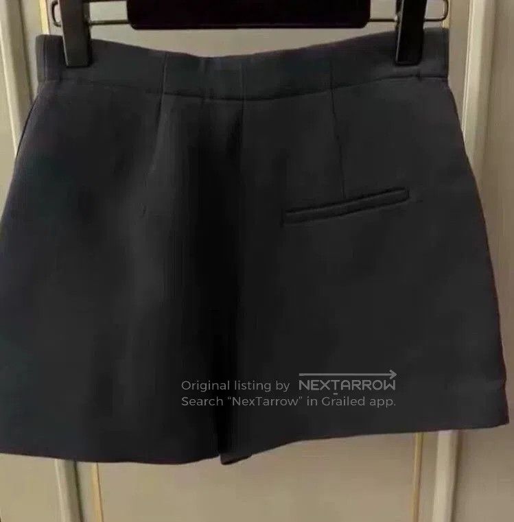 Dior Dior Women's Loose-Fit Shorts. Size US 30 / EU 46 - 2 Thumbnail