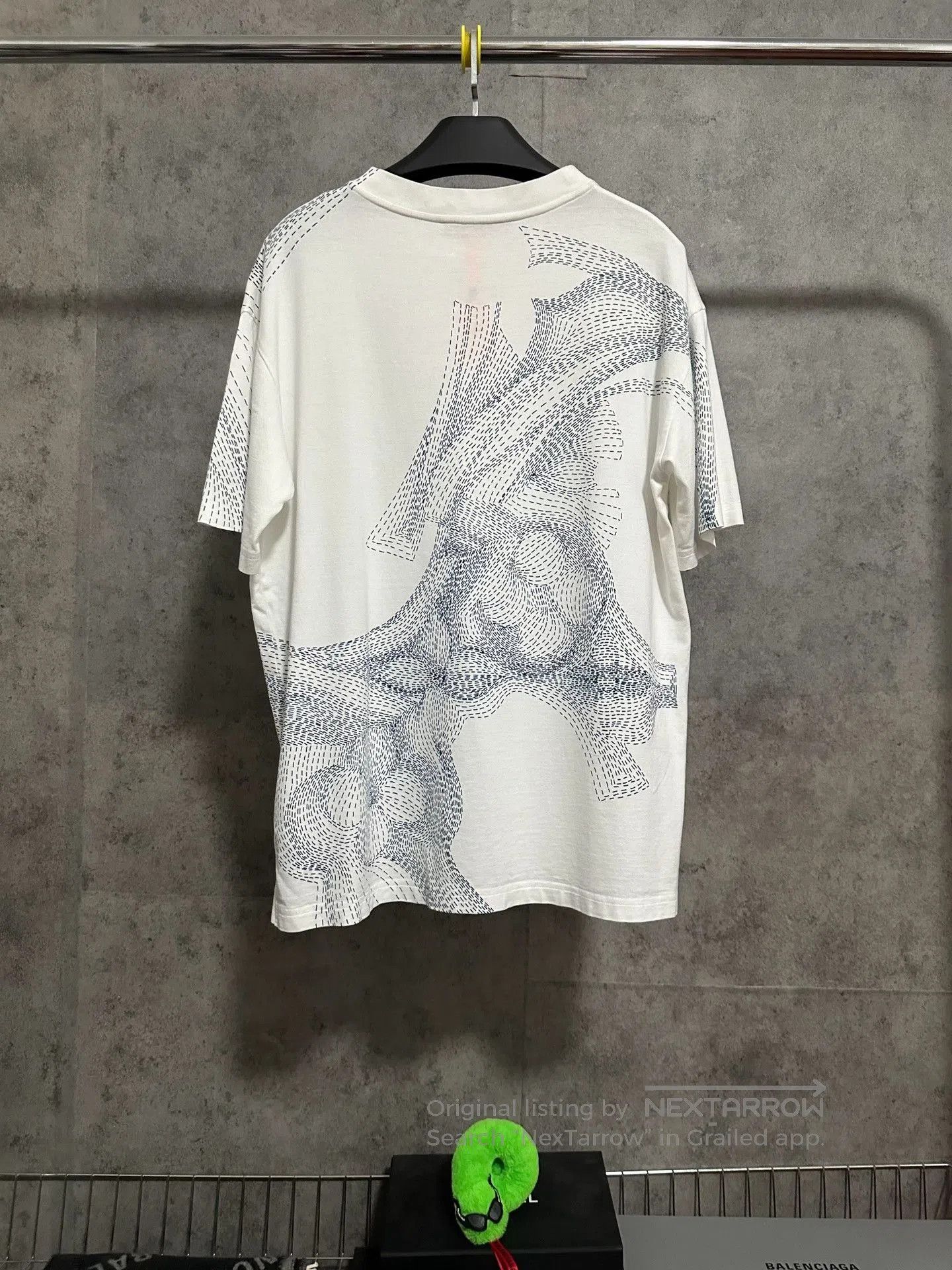 Louis Vuitton LV Three-Flower Logo Short-Sleeve T-Shirt. Size US L / EU 52-54 / 3 - 4 Thumbnail