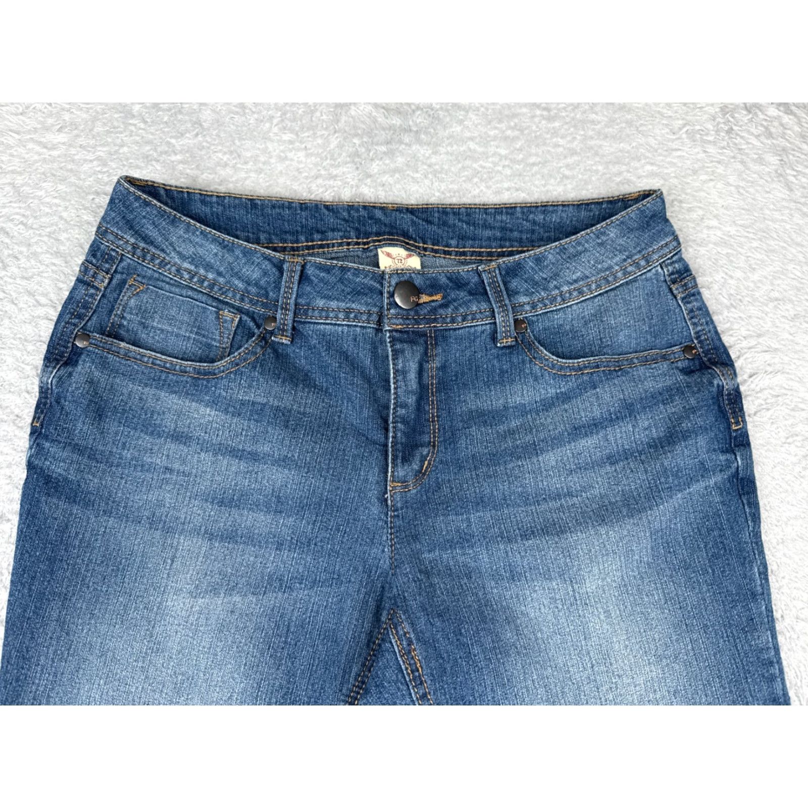 Faded Glory Faded Glory Jeans Women Capri 12 Blue Denim Mid Rise 30x14 Cotton Blend Distressed Pockets Capris 5-Pocket Size 34" / US 12 / IT 48 - 3 Thumbnail