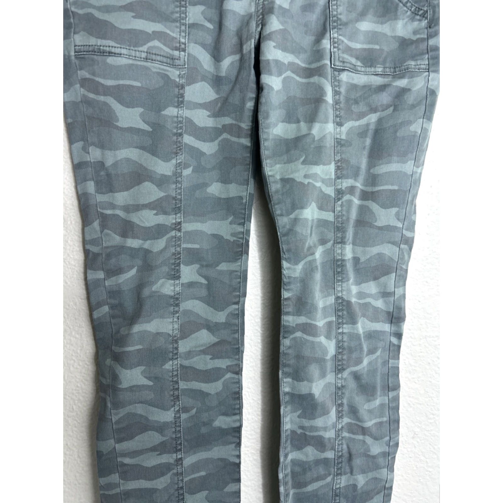 American Eagle Outfitters American Eagle Stretch Skinny Camo Pants Women’s Size 4 Measured 28x29 Size 27" / US 4 / IT 40 - 3 Thumbnail