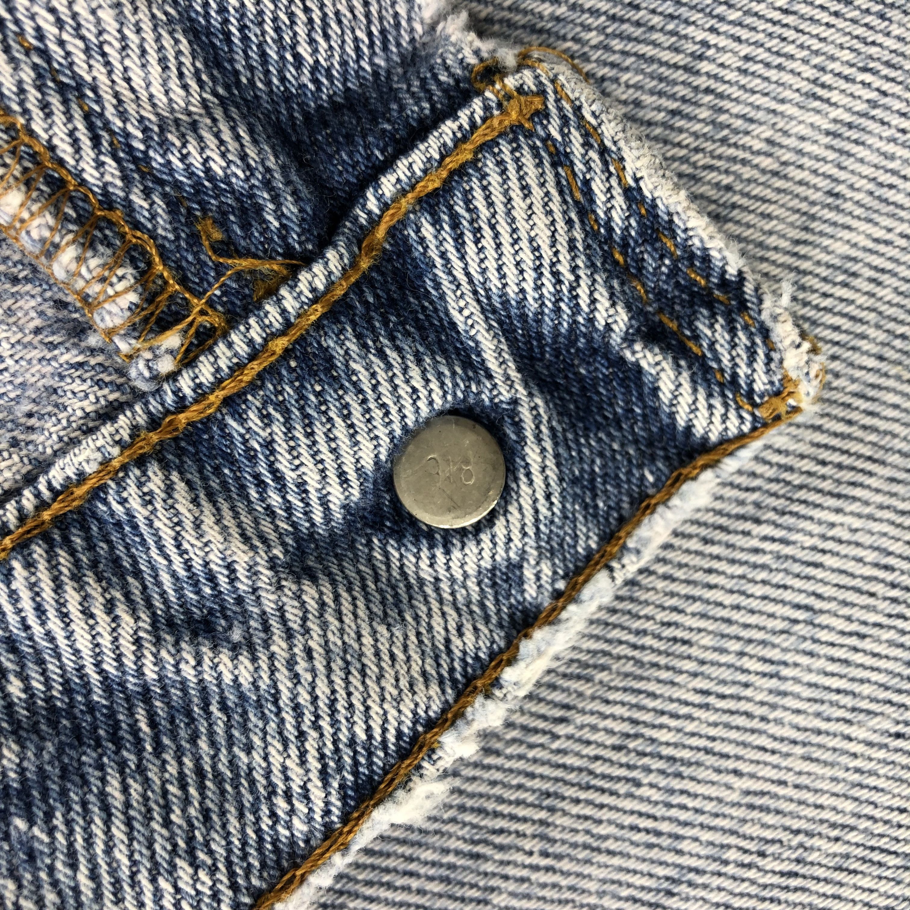 Levi's Vintage 90s Levis 550 Jeans Medium Wash Denim KJ928 Size US 33 - 15 Thumbnail