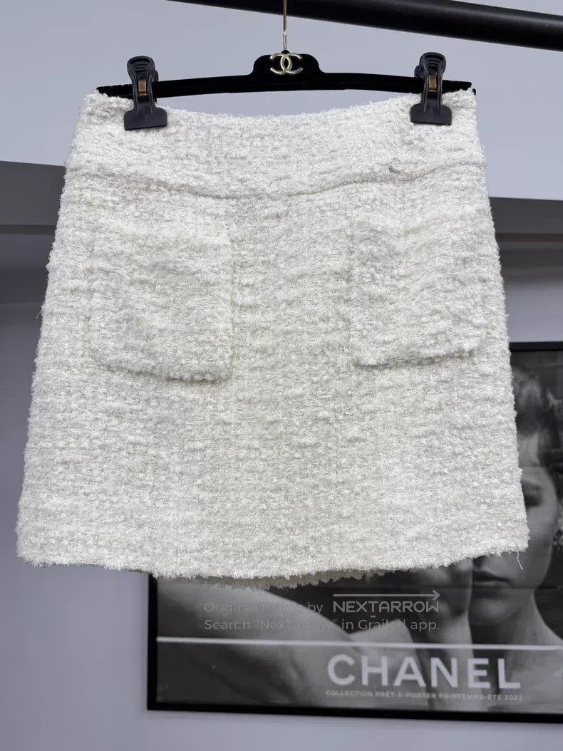 Chanel Chanel White tweed two-pocket skirt Size 42" / US 20 - 1 Thumbnail