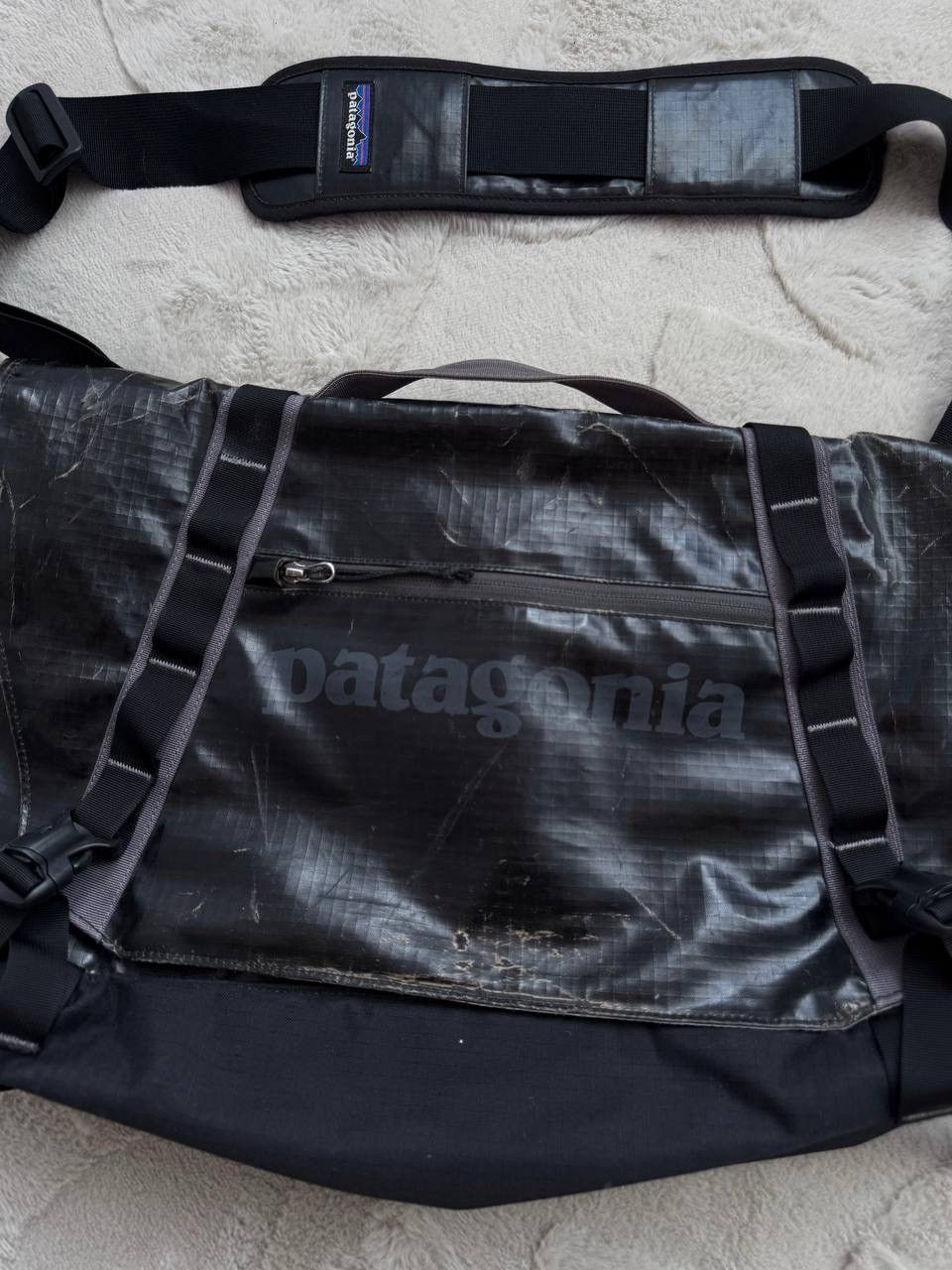 Patagonia Vintage Patagonia Black Hole Messenger Bag RaRE Y2K Size ONE SIZE - 3 Thumbnail